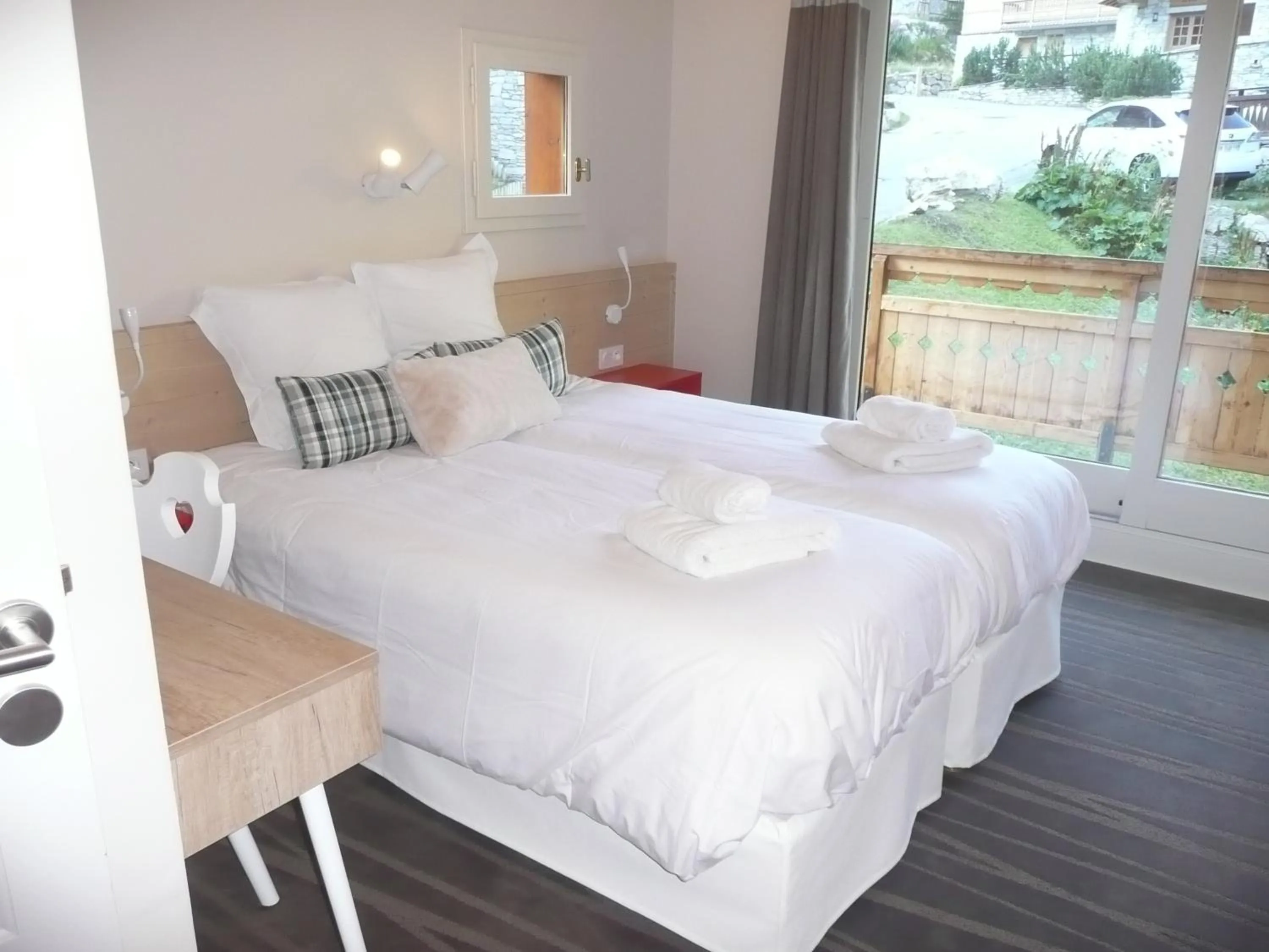 Bedroom, Bed in Les Chalets Du Jardin Alpin