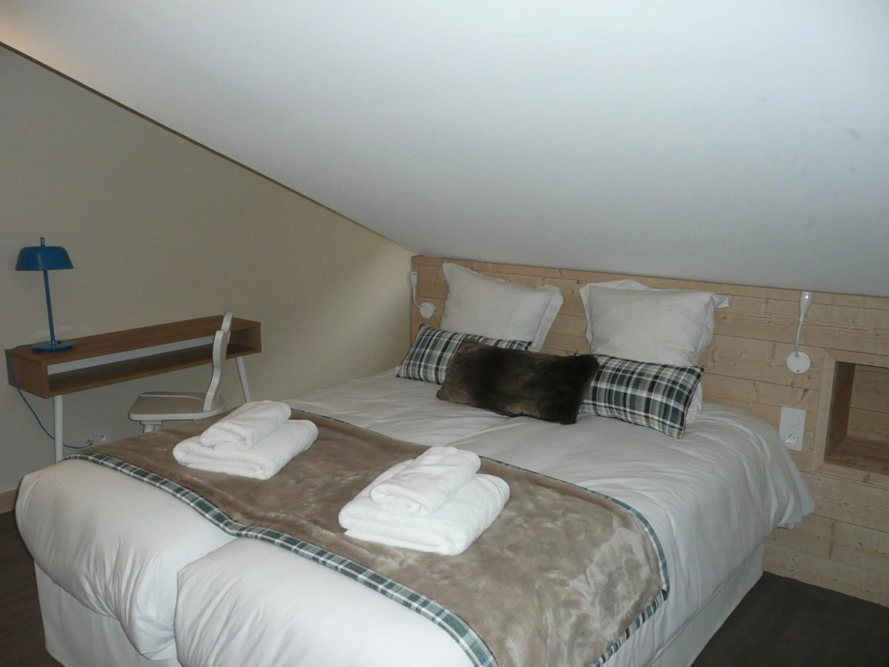 Bedroom, Bed in Les Chalets Du Jardin Alpin