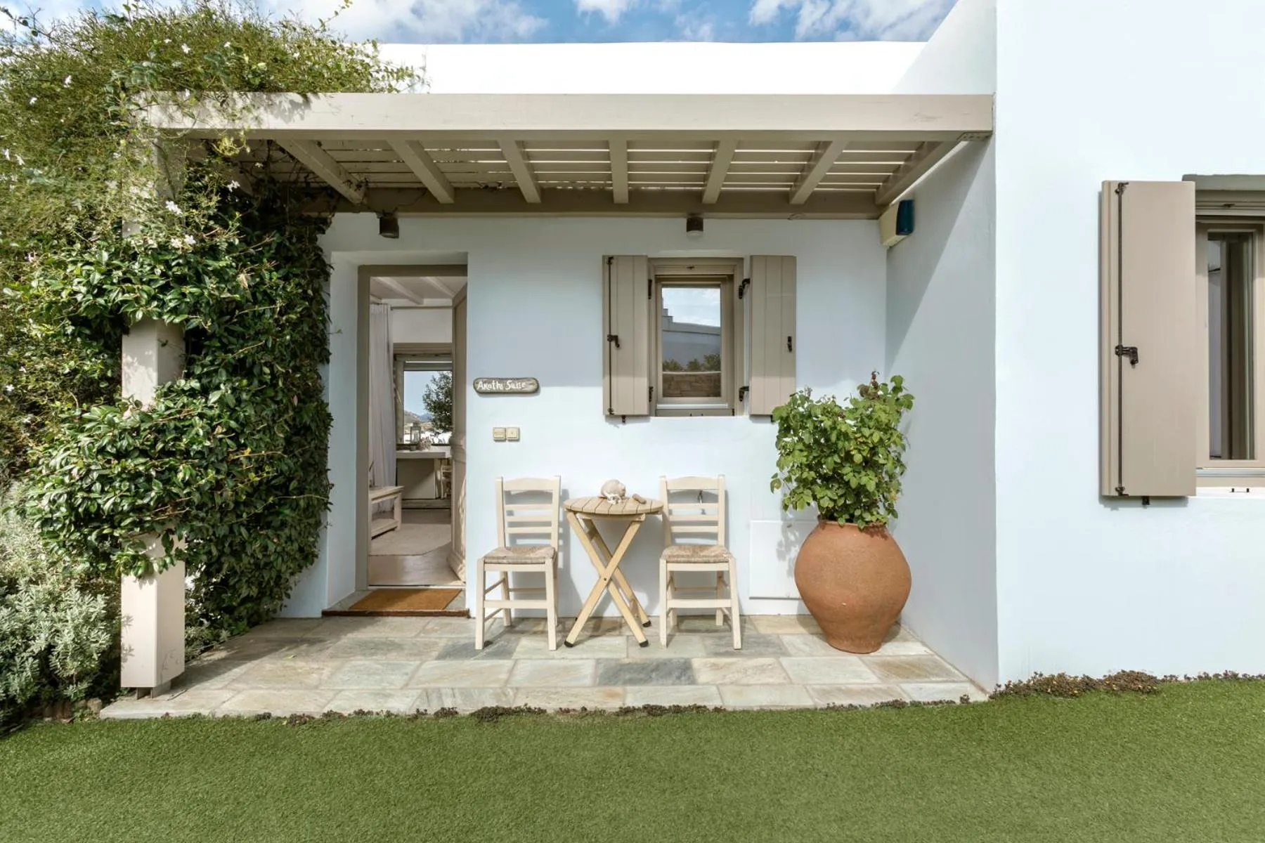 White Tinos Luxury Suites