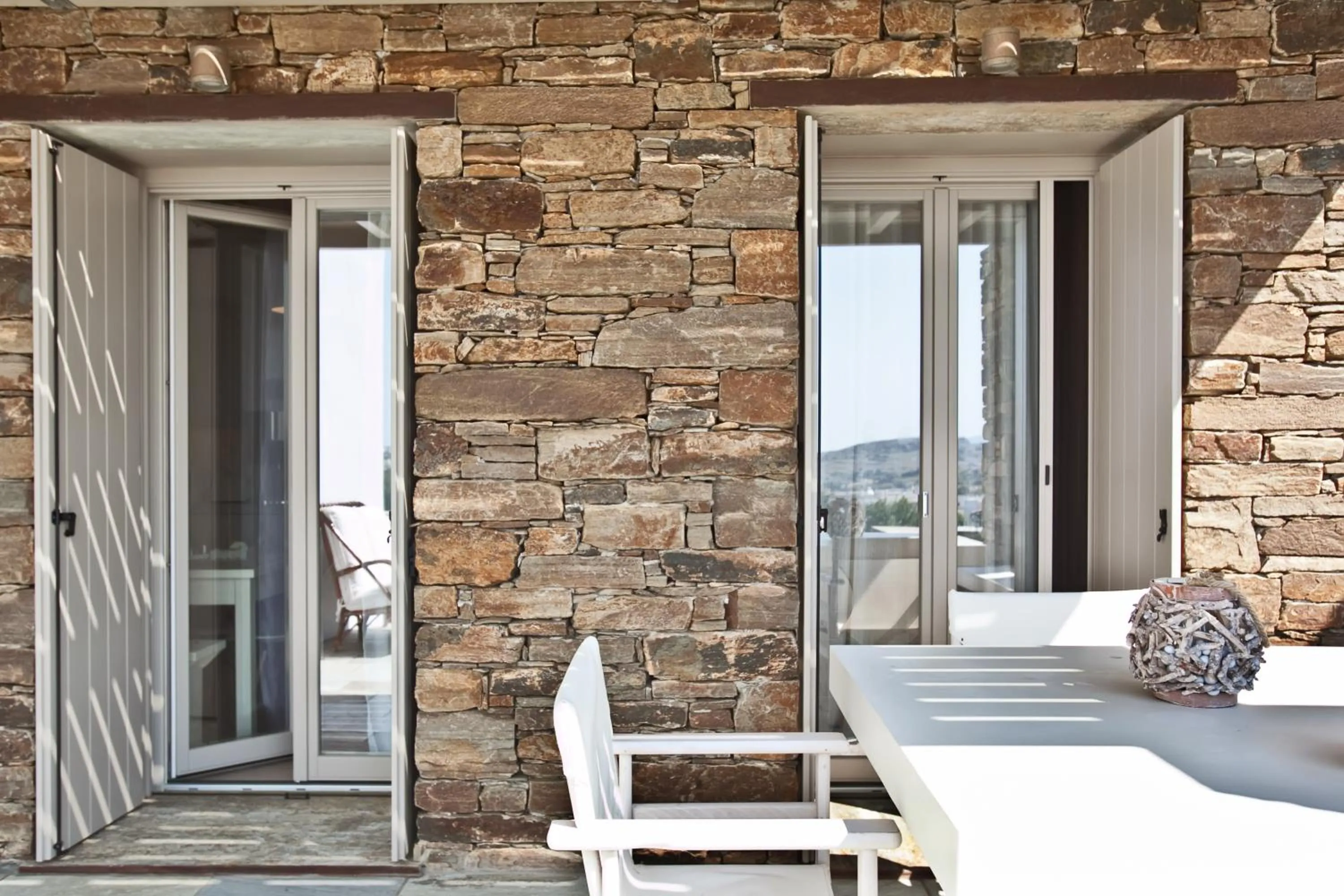 Balcony/Terrace in White Tinos Luxury Suites