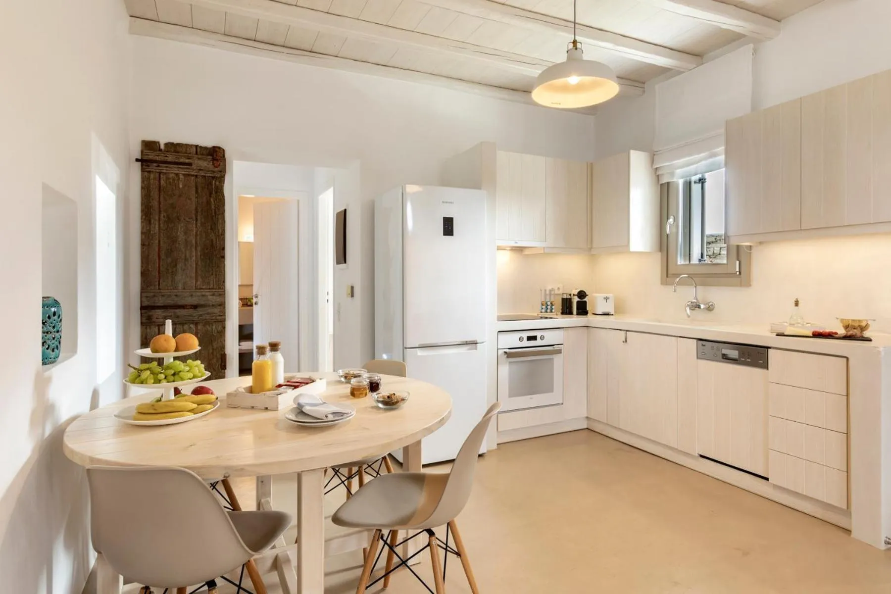 White Tinos Luxury Suites