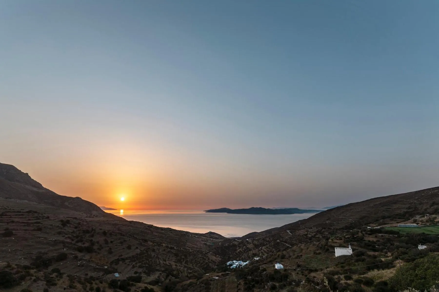 White Tinos Luxury Suites