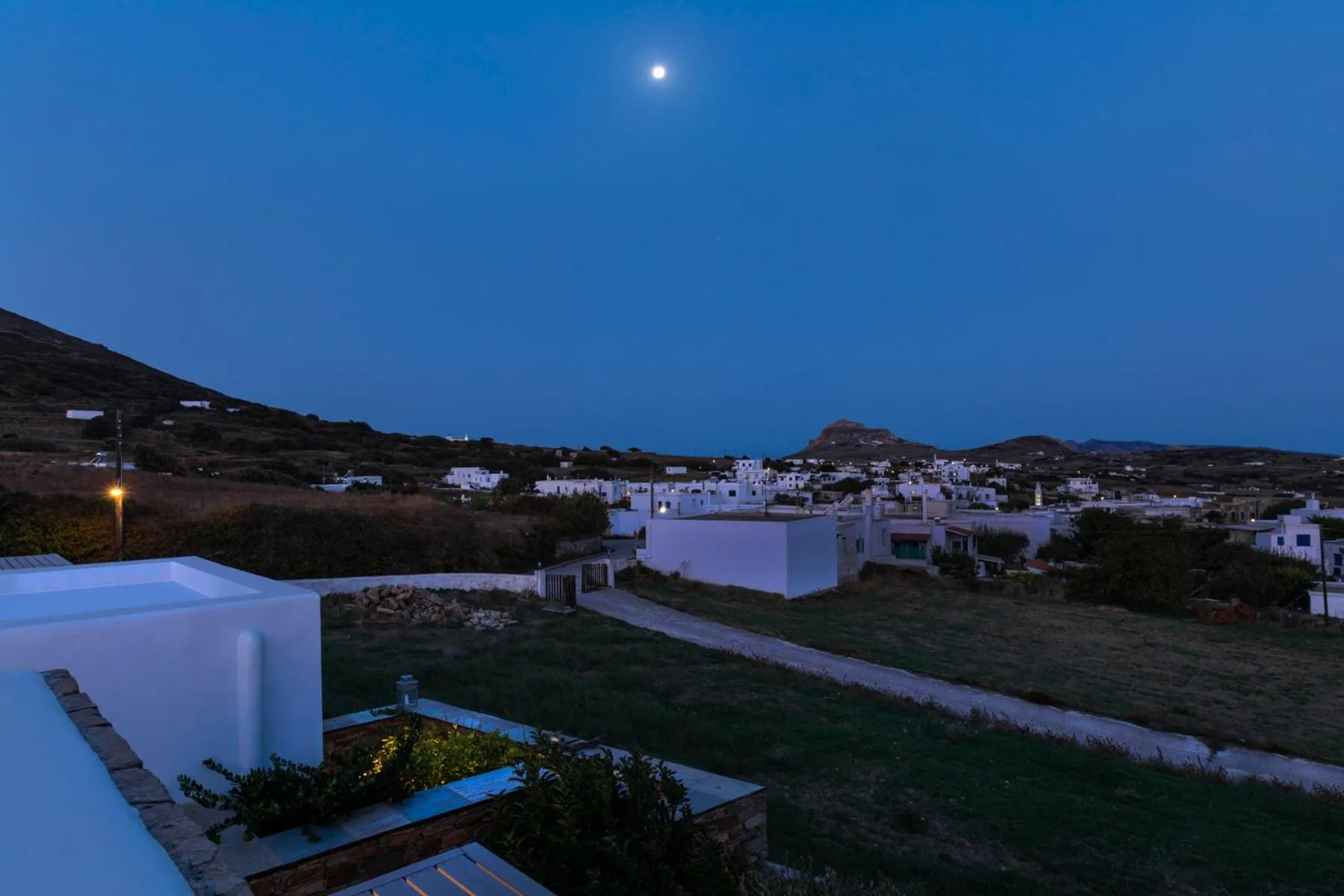 White Tinos Luxury Suites