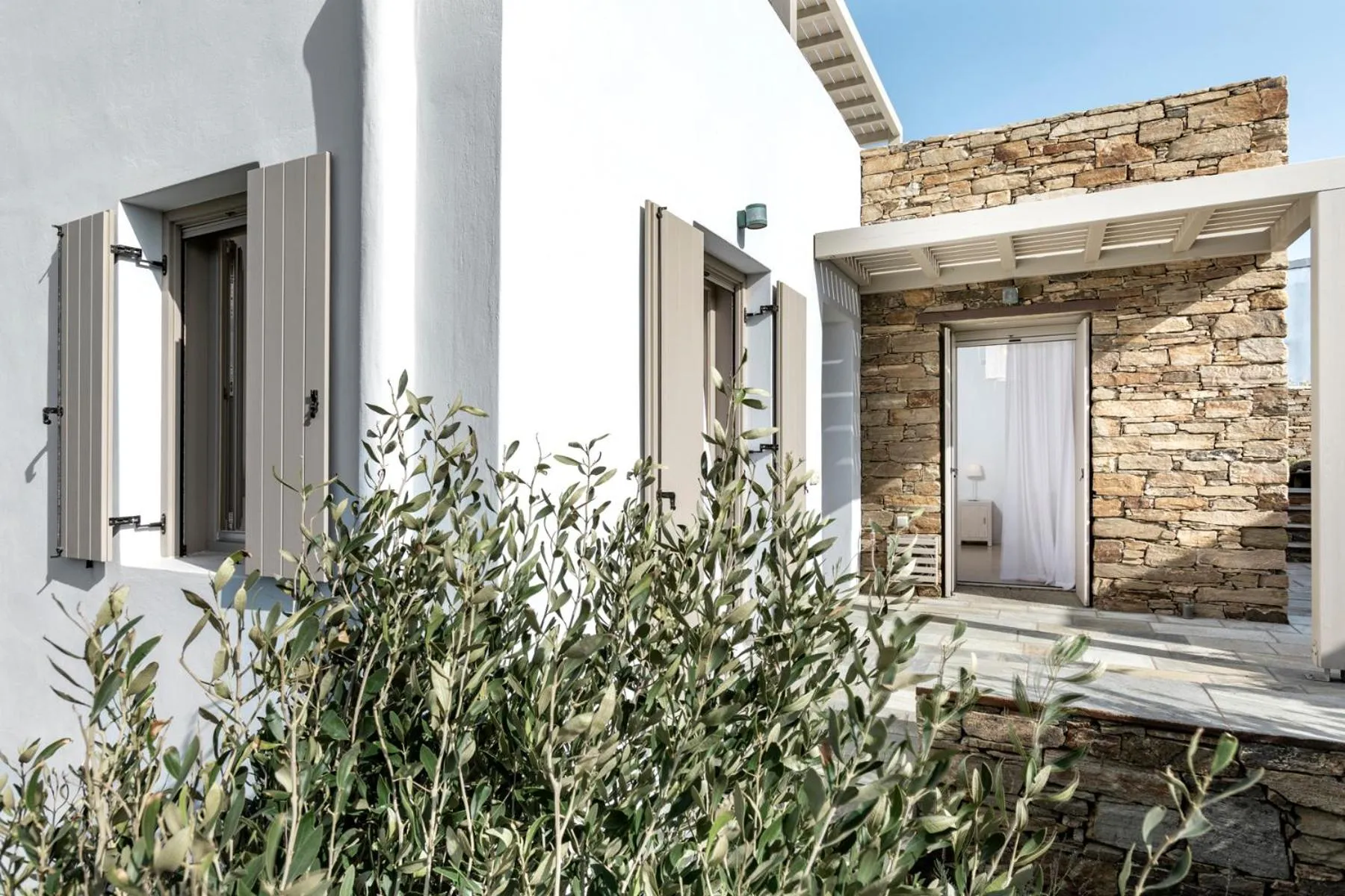 White Tinos Luxury Suites