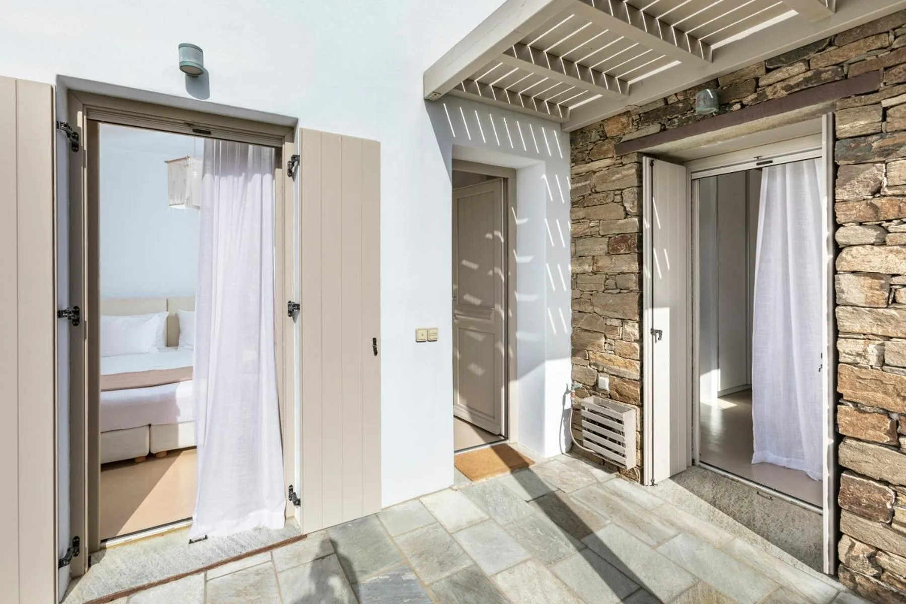 White Tinos Luxury Suites