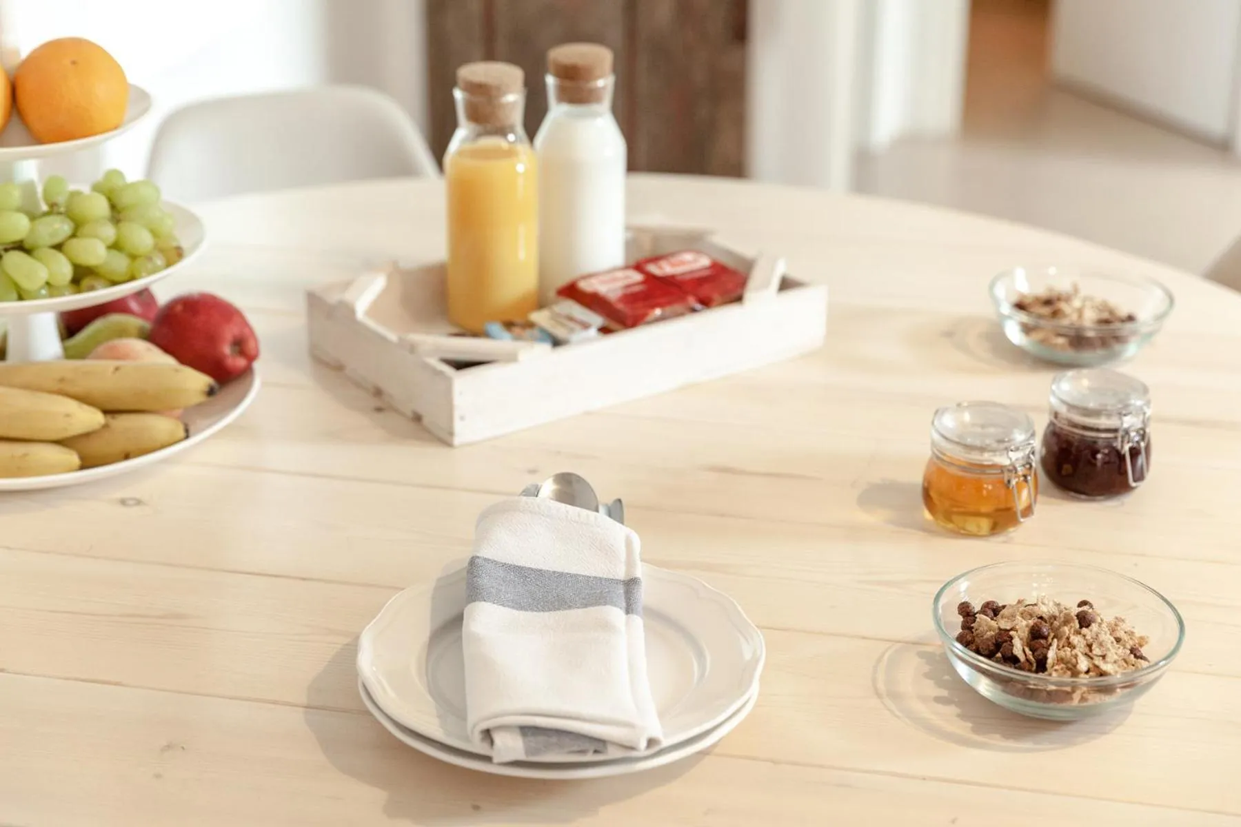 White Tinos Luxury Suites