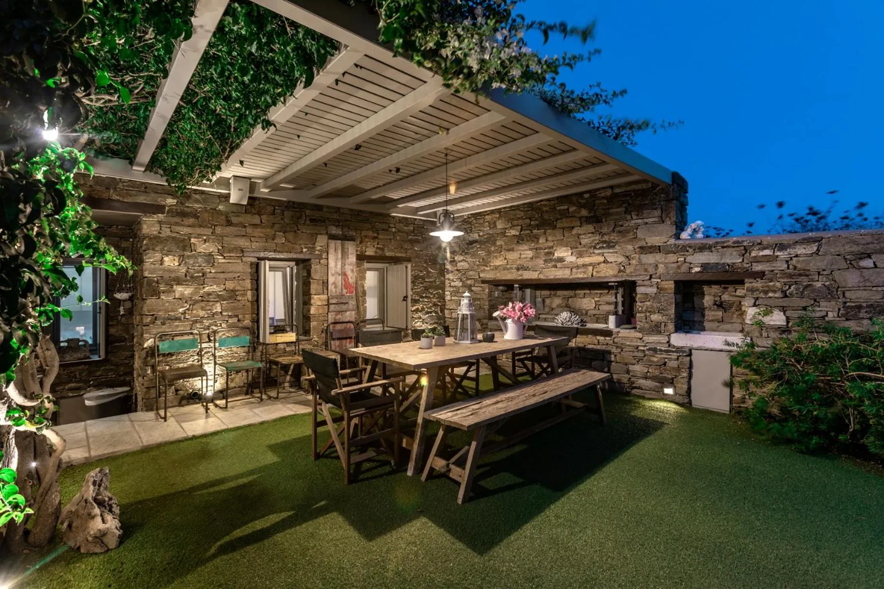 White Tinos Luxury Suites