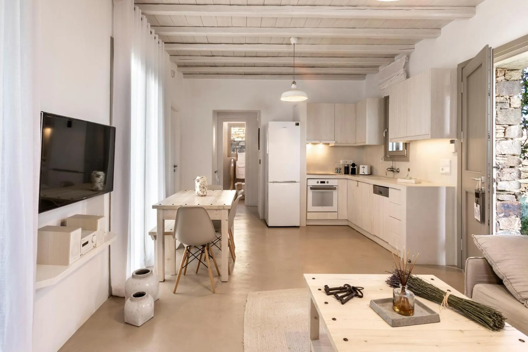 White Tinos Luxury Suites