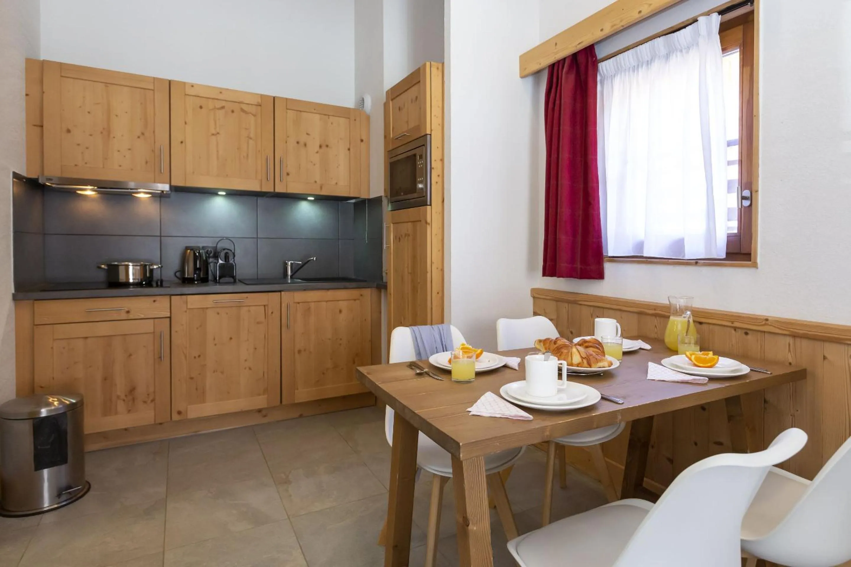 Dining area in Résidence Odalys Les Fermes de Châtel