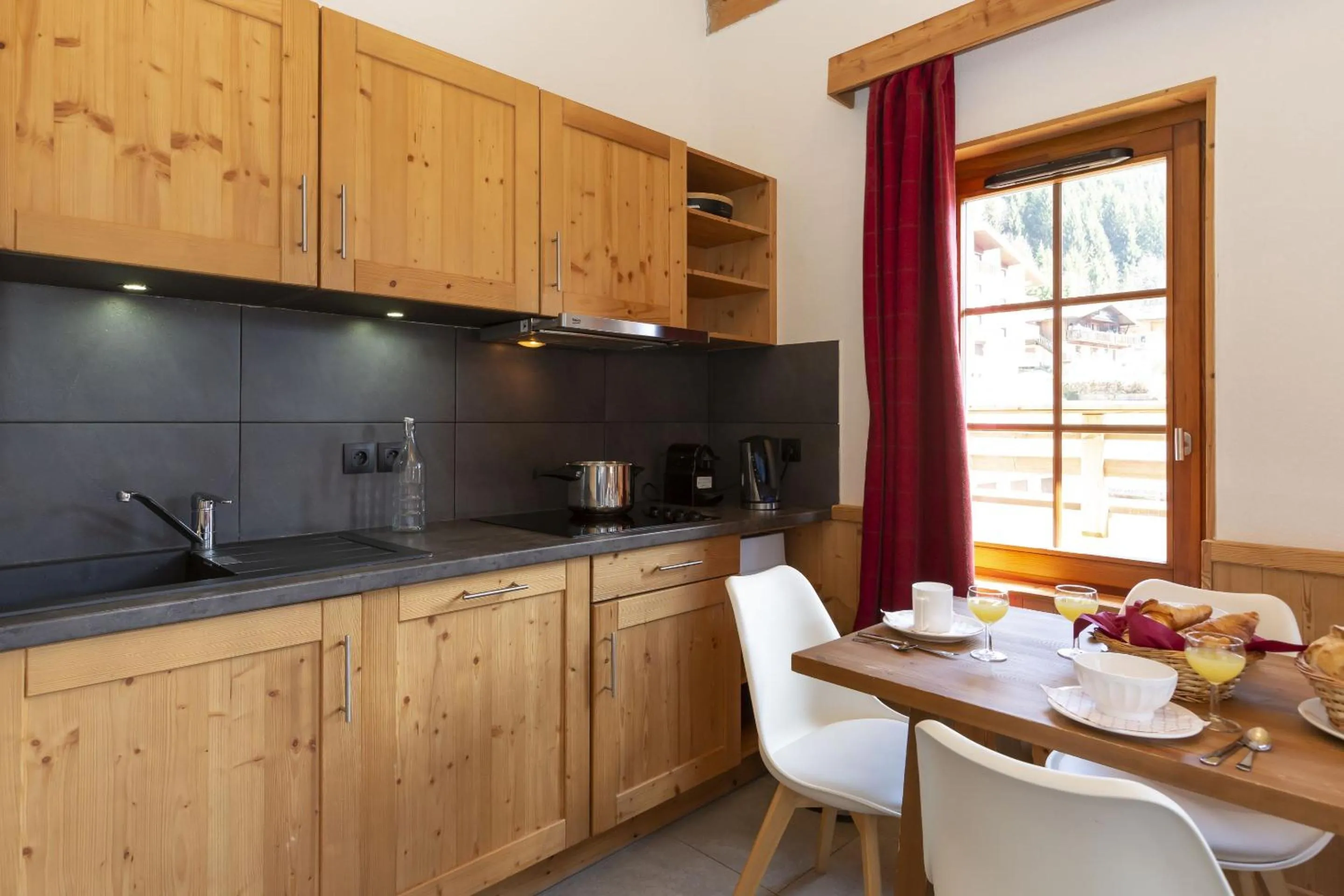 Kitchen or kitchenette in Résidence Odalys Les Fermes de Châtel