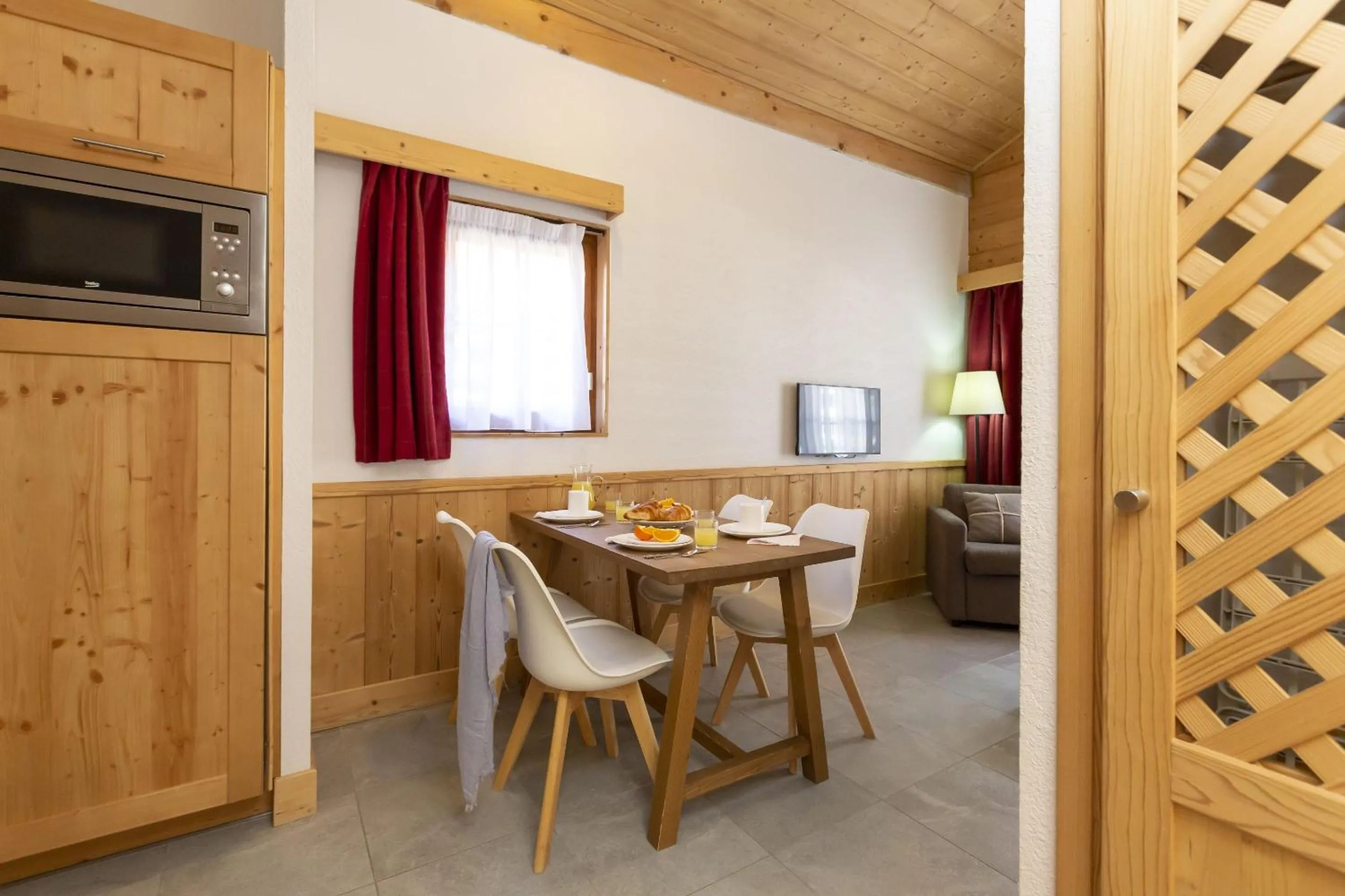 Dining area in Résidence Odalys Les Fermes de Châtel