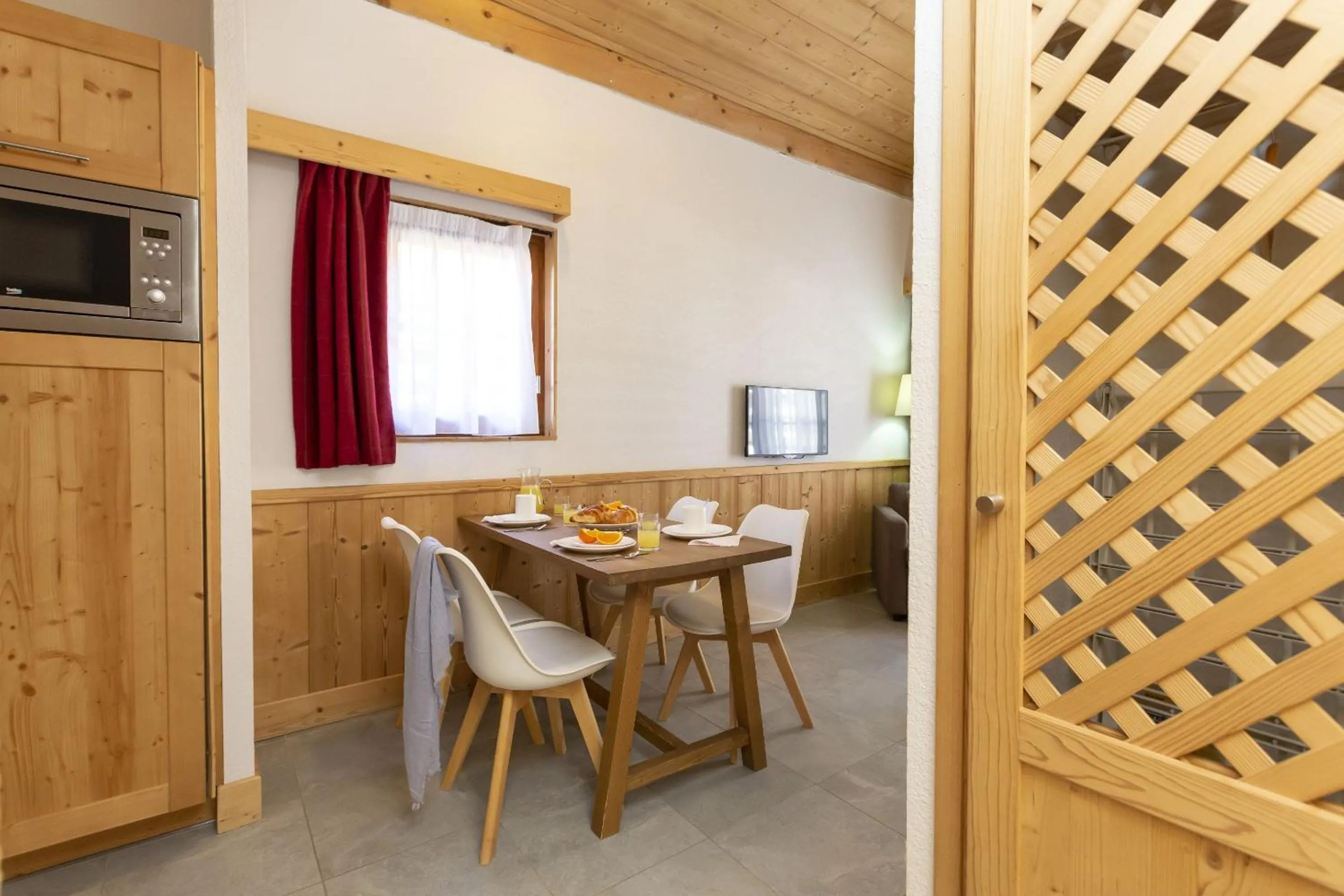 Dining area in Résidence Odalys Les Fermes de Châtel