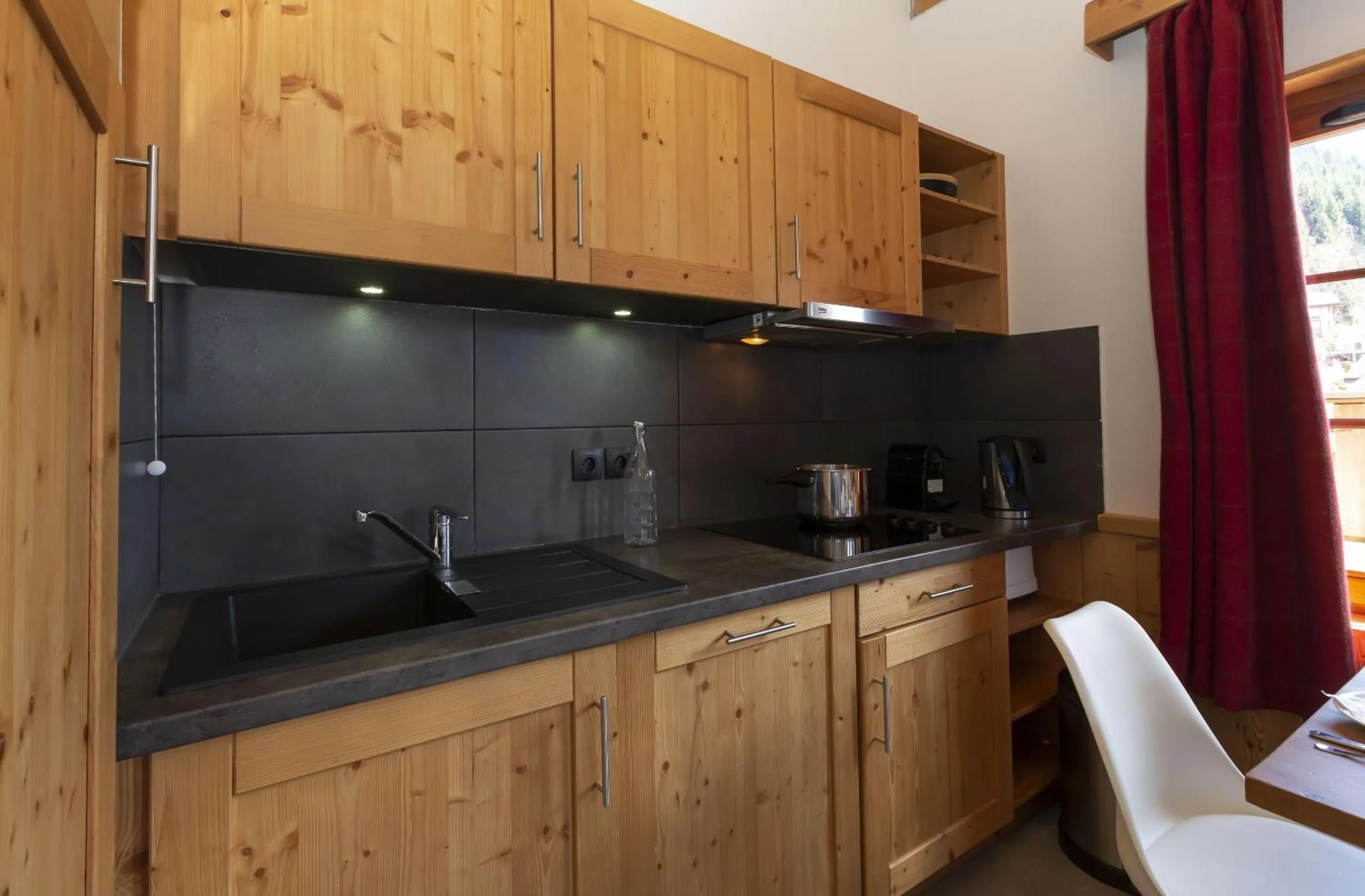 Kitchen or kitchenette in Résidence Odalys Les Fermes de Châtel