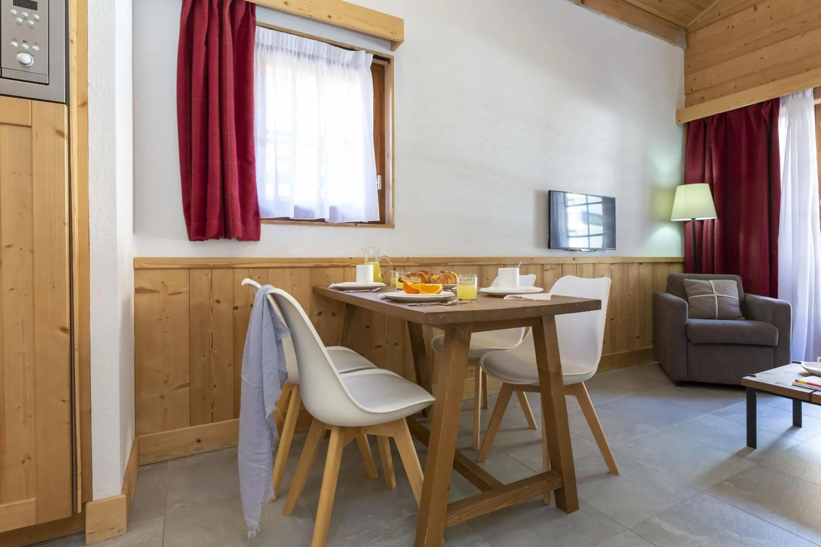 Dining area in Résidence Odalys Les Fermes de Châtel