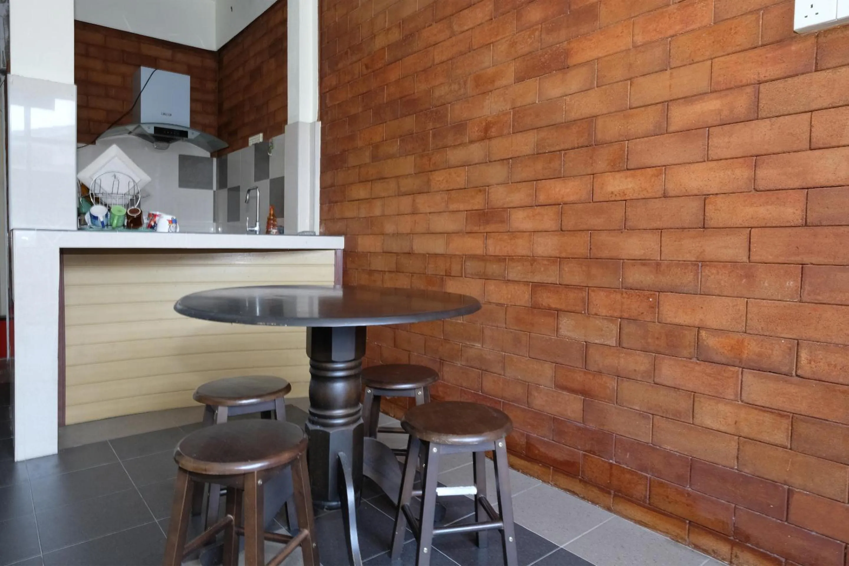 Kitchen or kitchenette in OYO 1017 Al-inshirah Inn