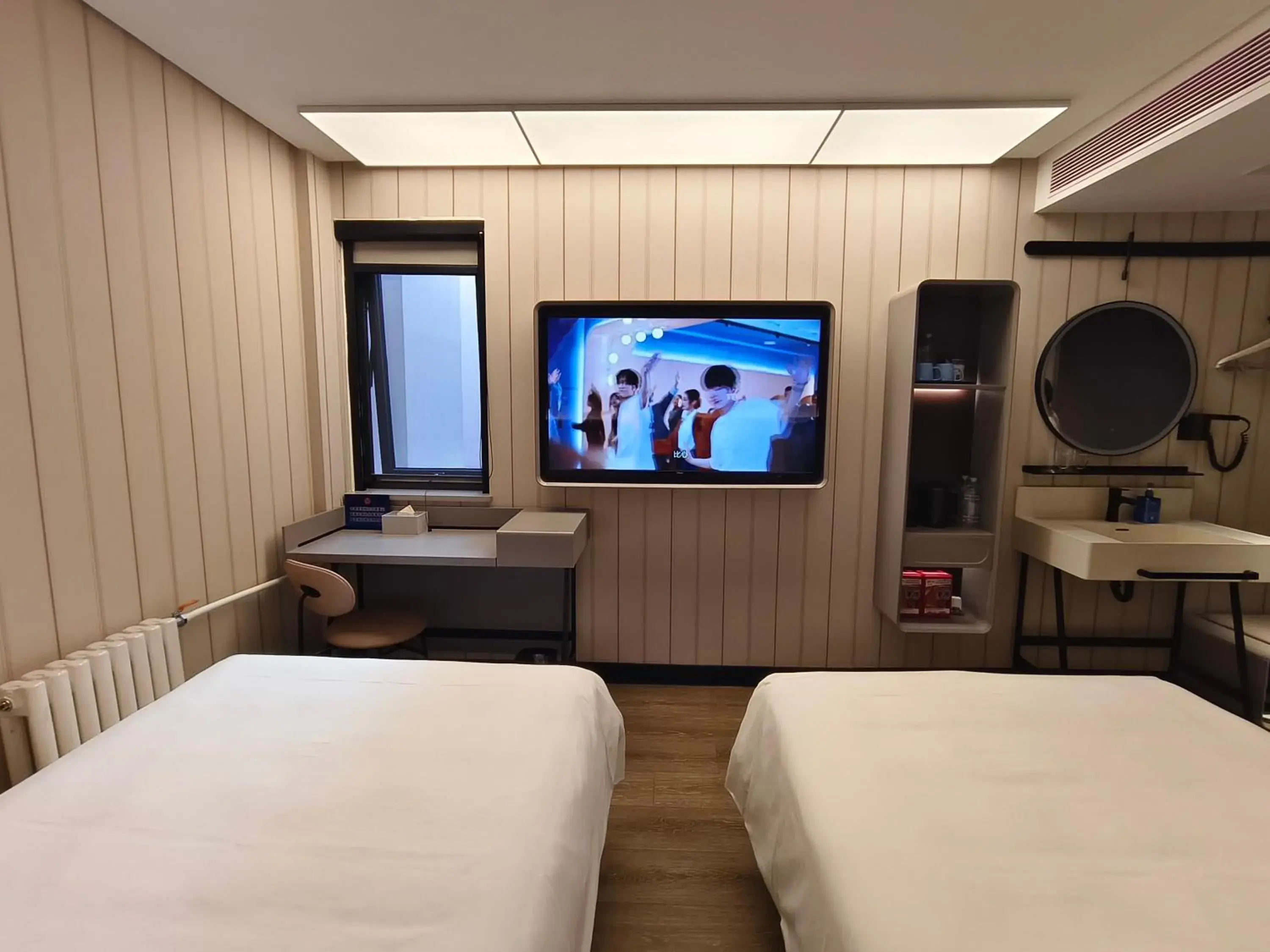 Twin Room in Hanting Hotel Beijing Fengtai Railway Station Subway Station Twin Room in Hanting Hotel Beijing Fengtai Railway Station Subway Station