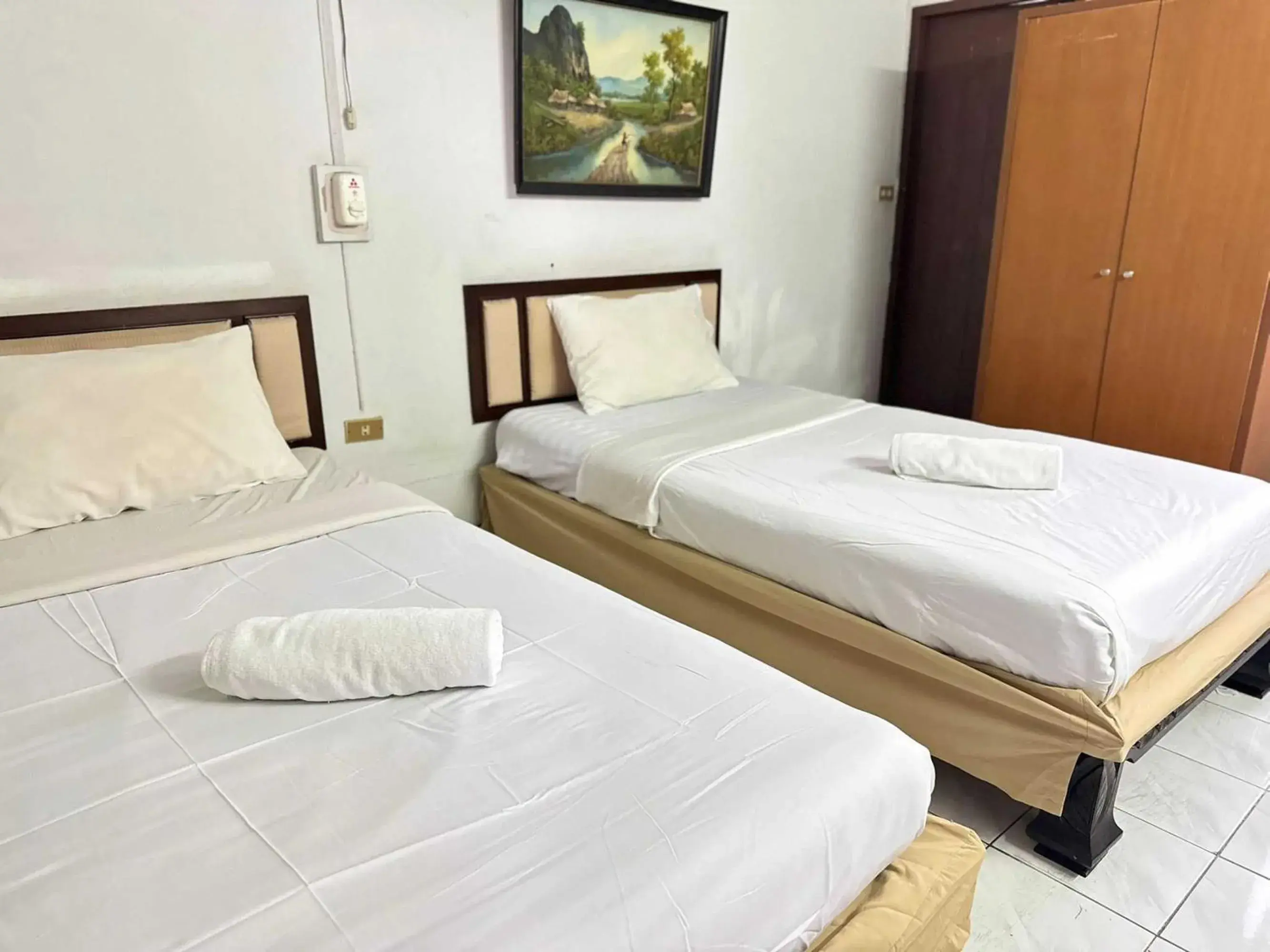 Standard Twin Room in Collection O Chiangmai Old City Standard Twin Room in Collection O Chiangmai Old City