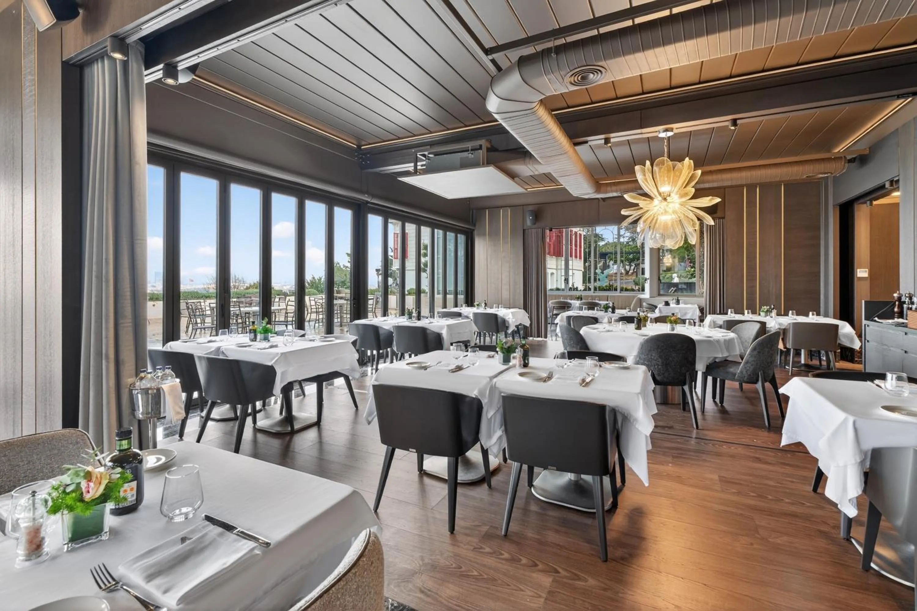 Restaurant/places to eat in Arbor Hotel - Signature Collection