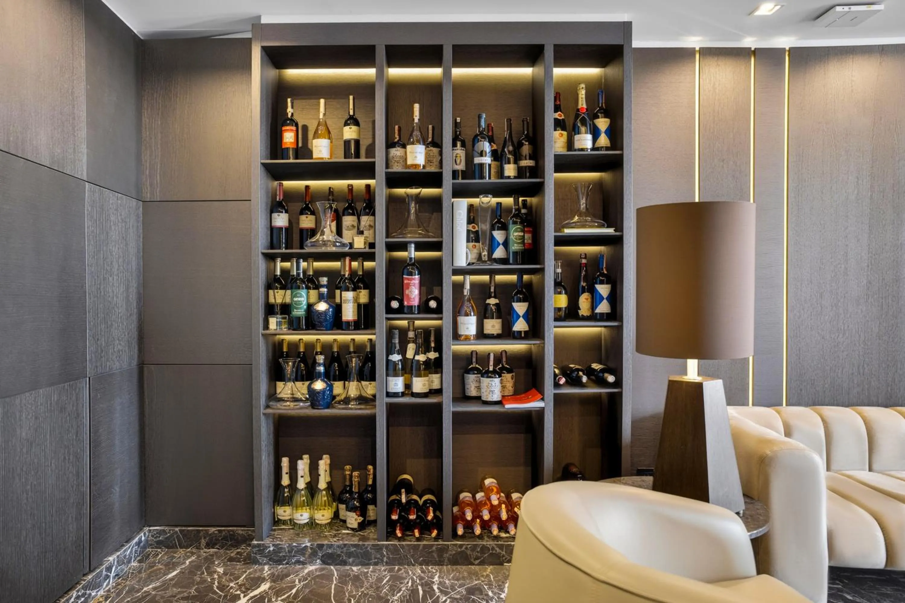 Restaurant/places to eat in Arbor Hotel - Signature Collection