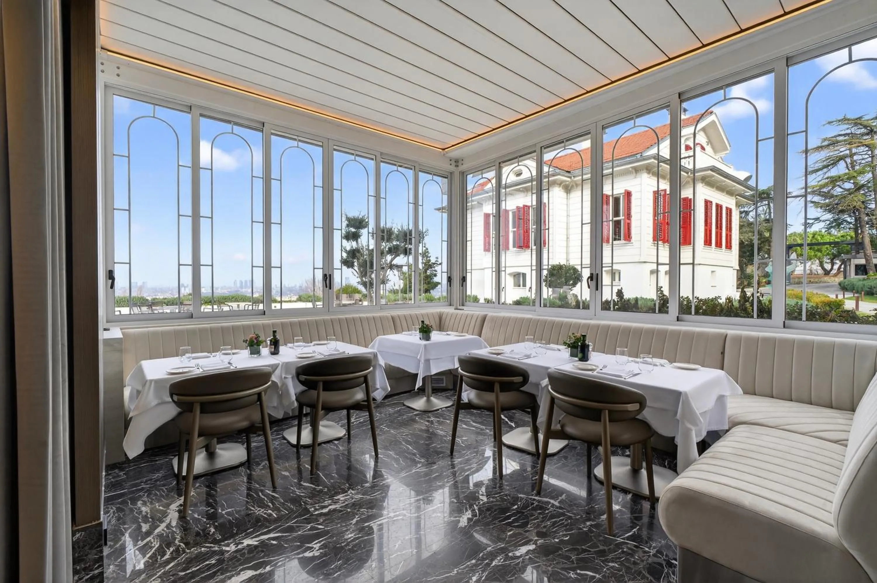 Restaurant/places to eat in Arbor Hotel - Signature Collection