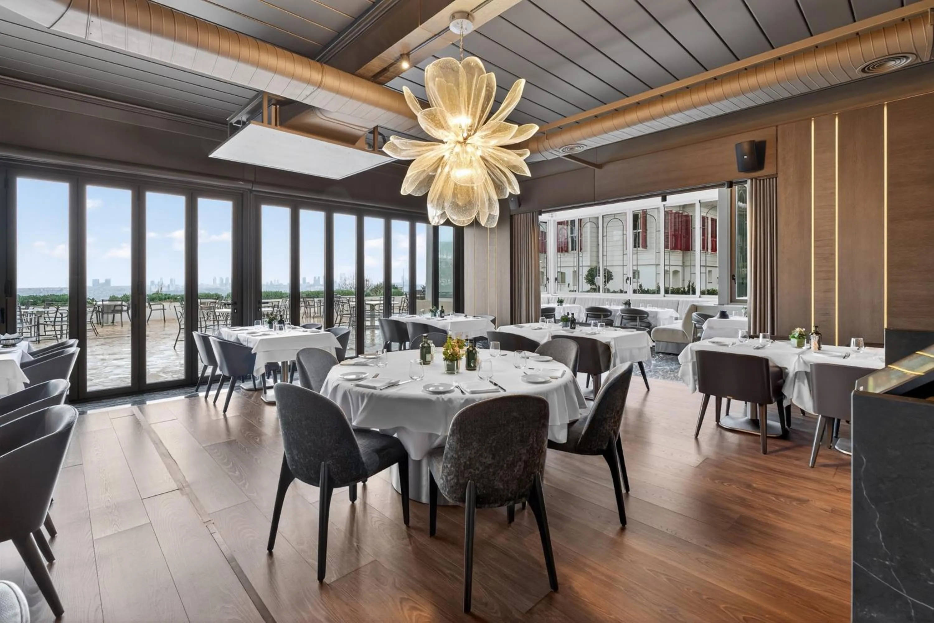 Restaurant/places to eat in Arbor Hotel - Signature Collection