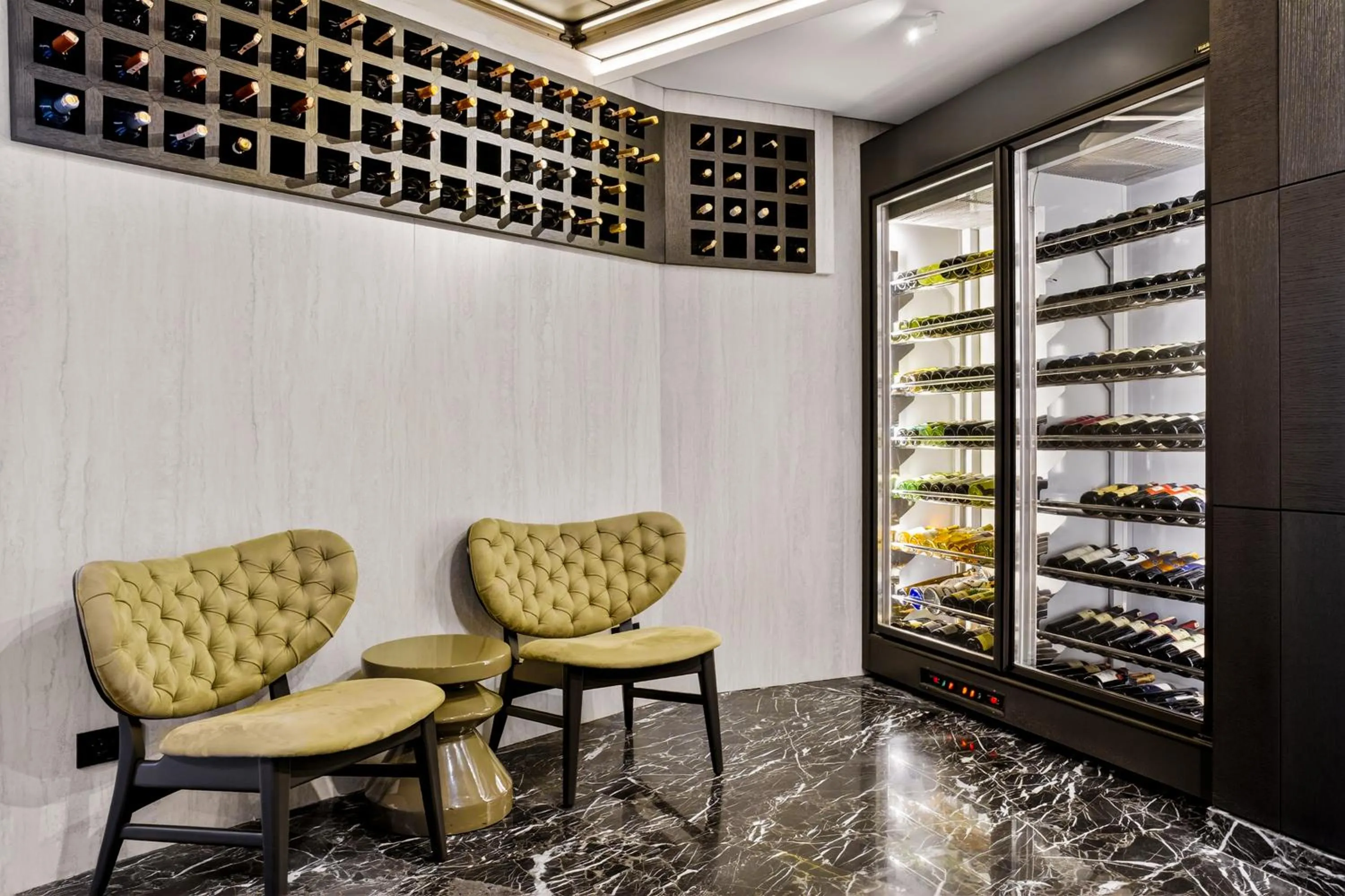 Restaurant/places to eat in Arbor Hotel - Signature Collection