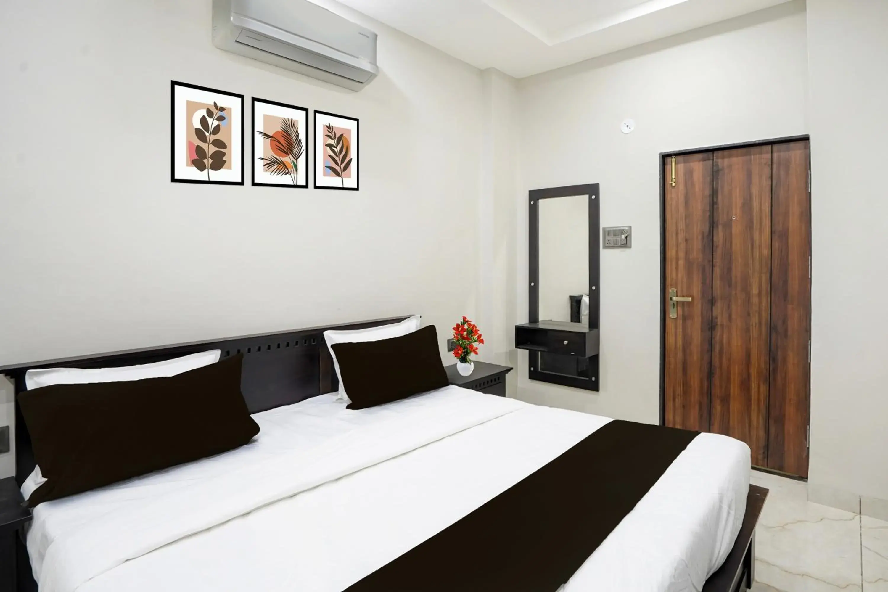Standard Double Room - single occupancy in Super Townhouse Rajendra Nagar Main Road Standard Double Room - single occupancy in Super Townhouse Rajendra Nagar Main Road