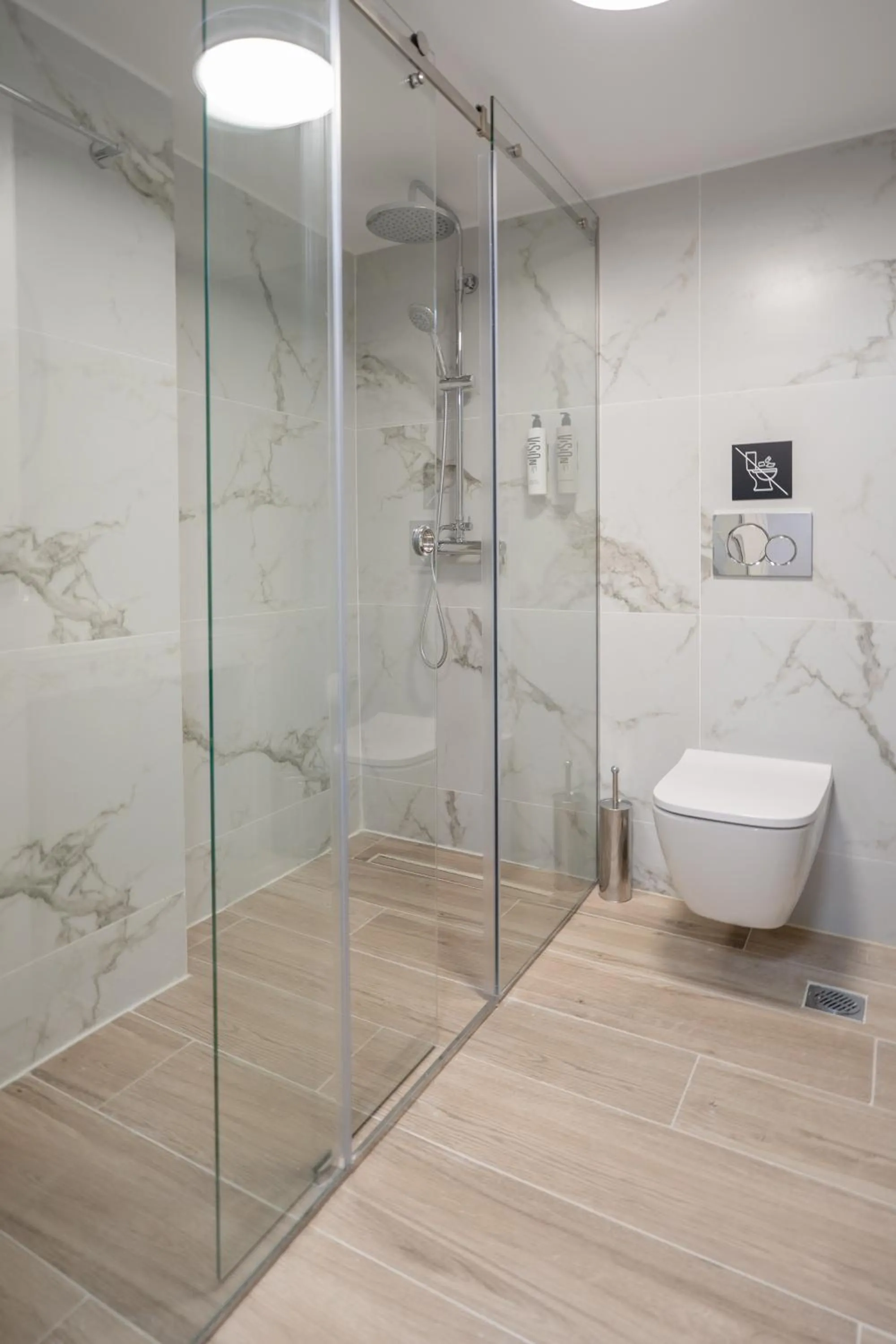 Shower in Vision Lavraga