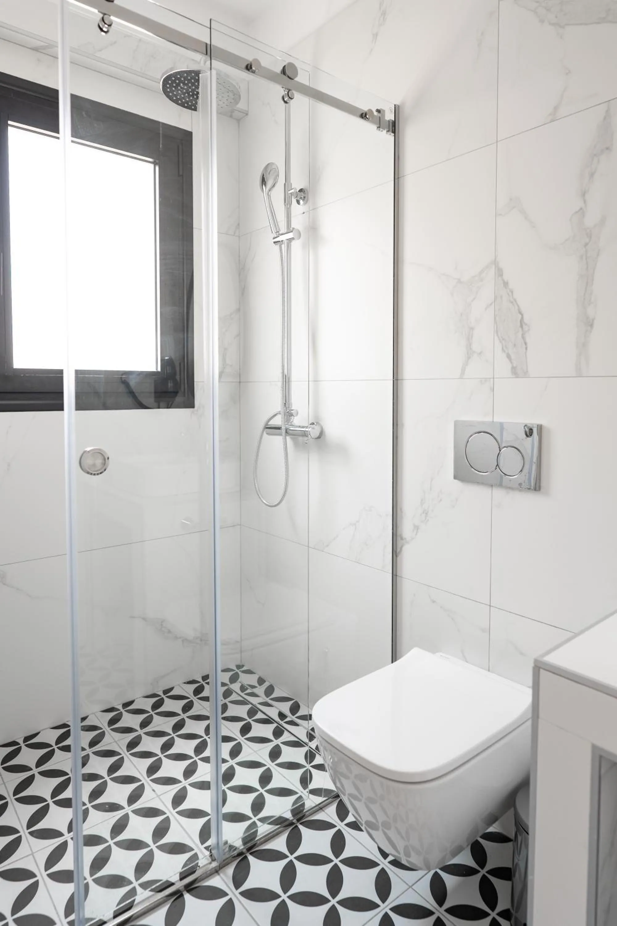 Shower in Vision Lavraga