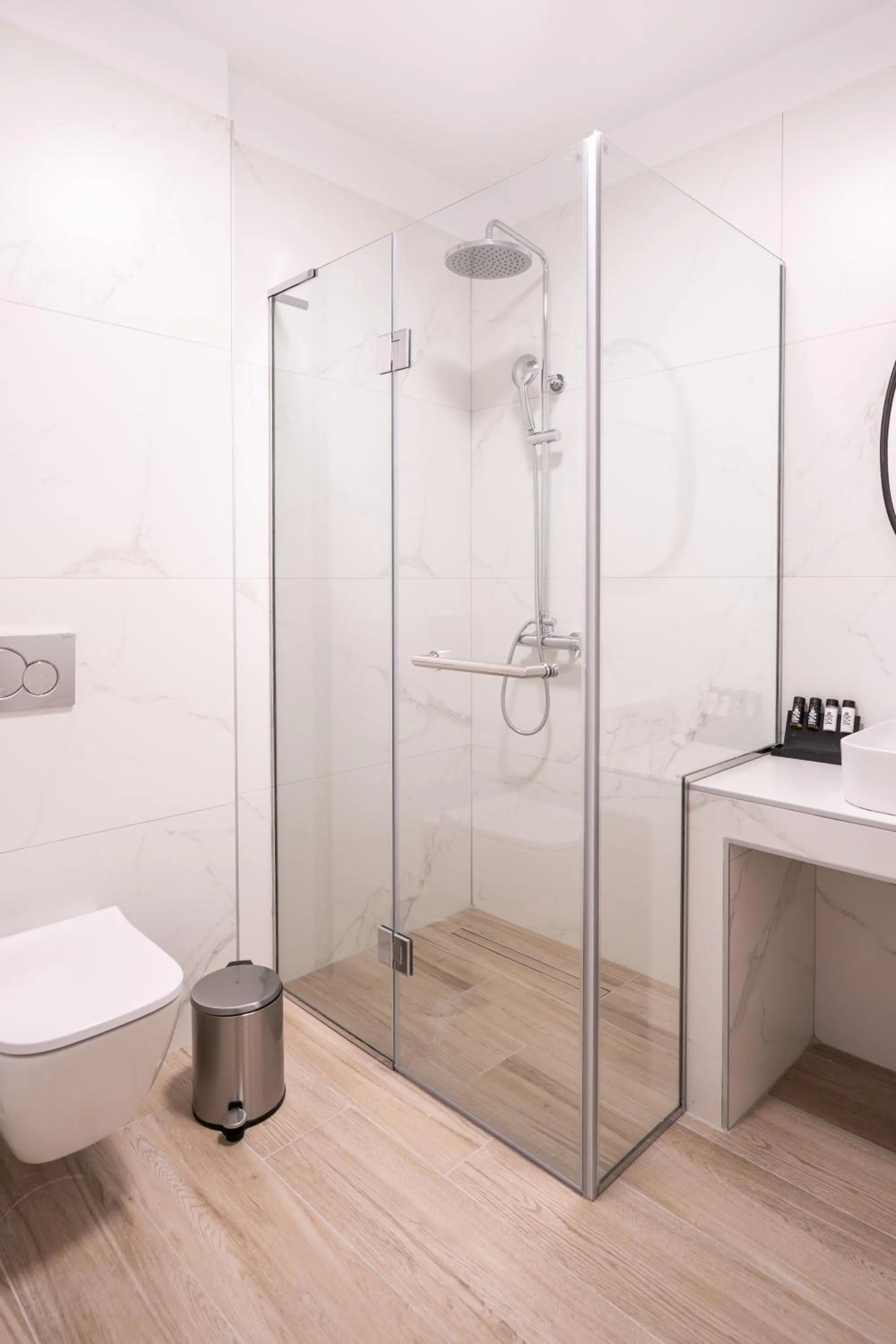 Shower in Vision Lavraga