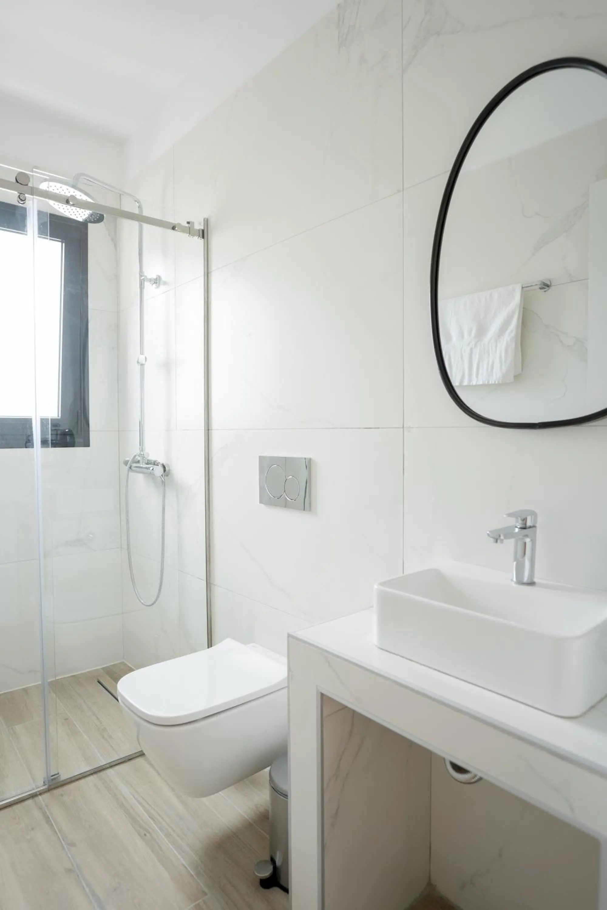 Shower in Vision Lavraga