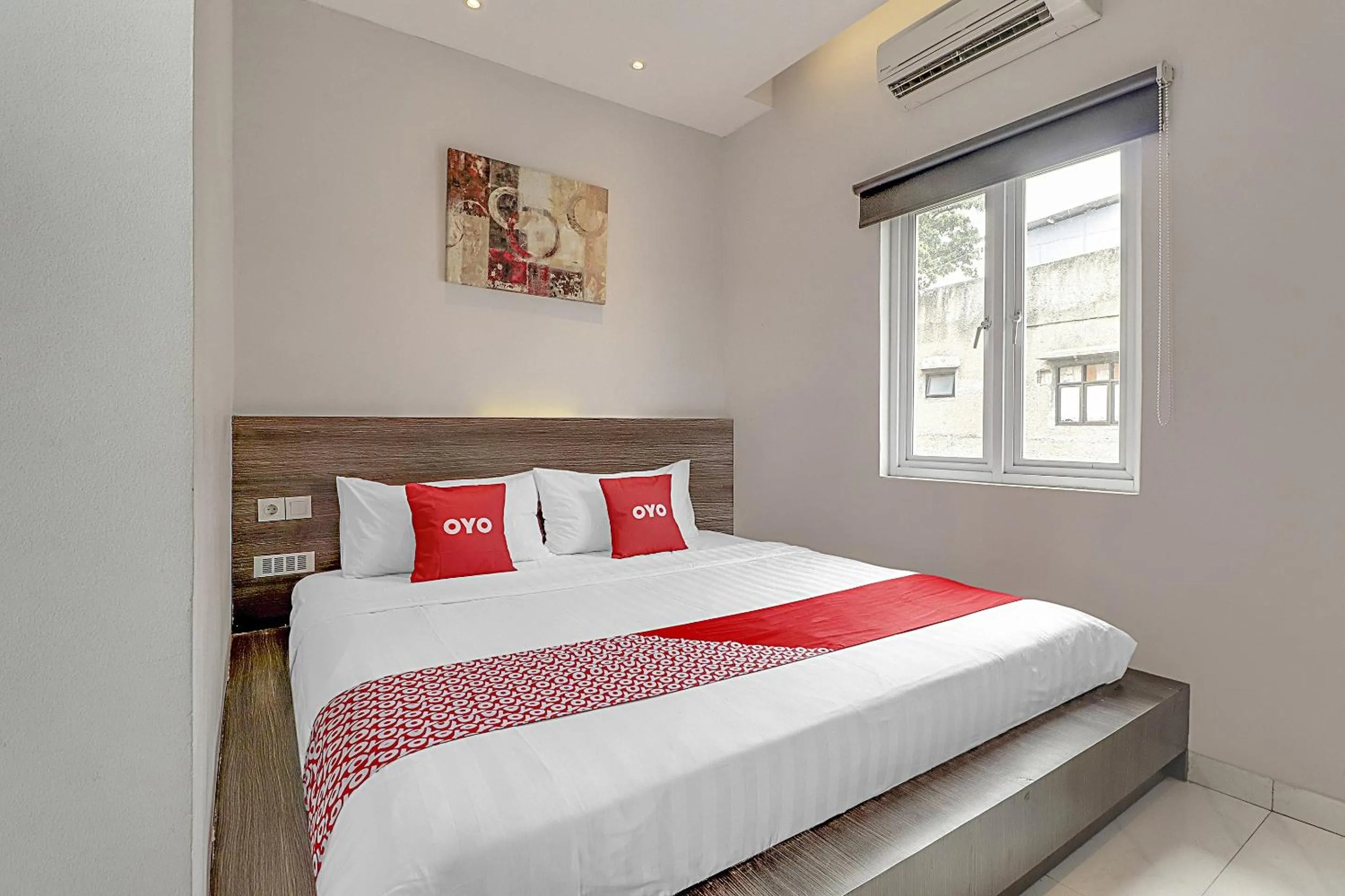 Standard King Room in Capital O 94727 Regia Cihampelas Ciwalk
