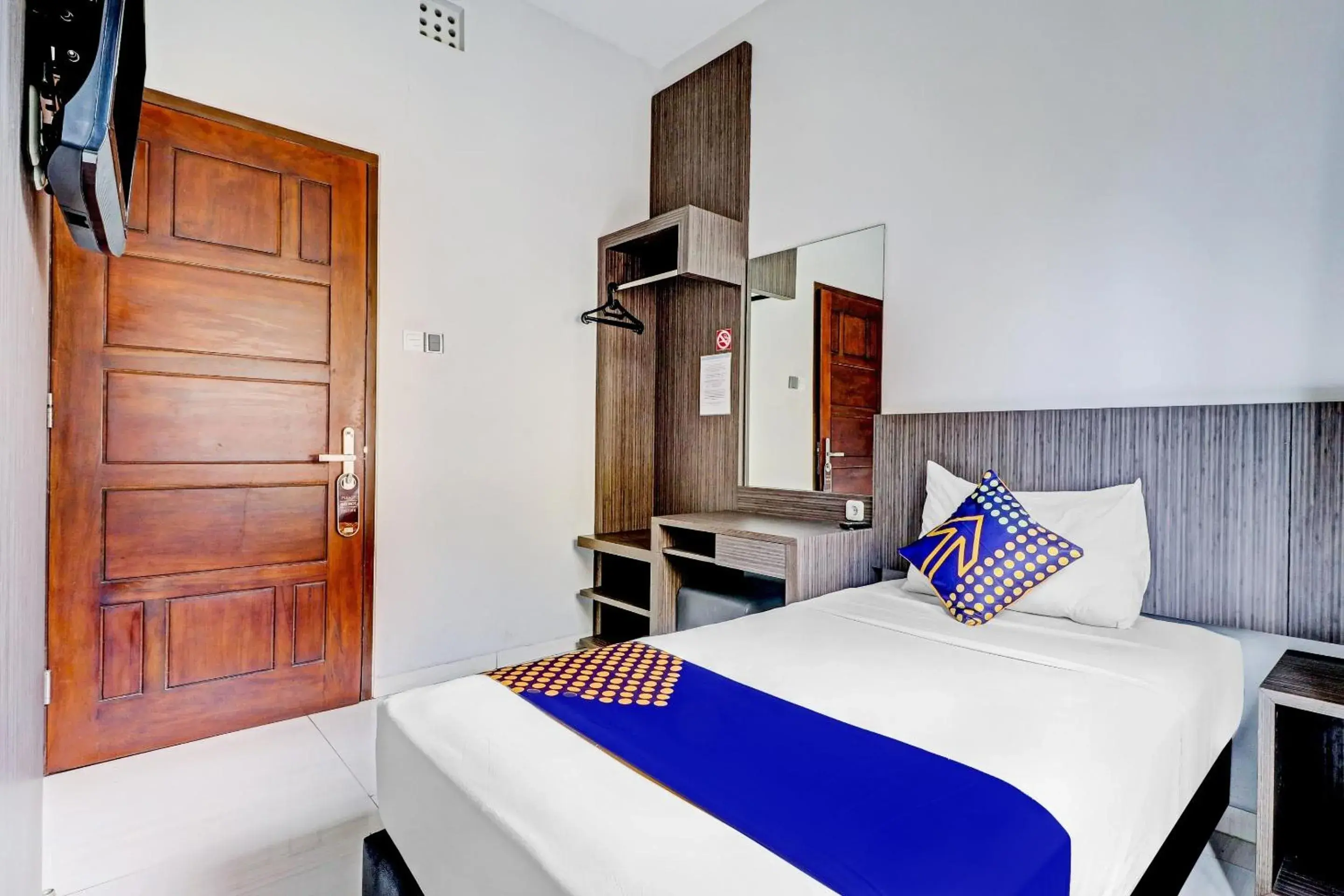 Small Single Room - single occupancy in OYO 94732 D River Cihampelas Small Single Room - single occupancy in OYO 94732 D River Cihampelas