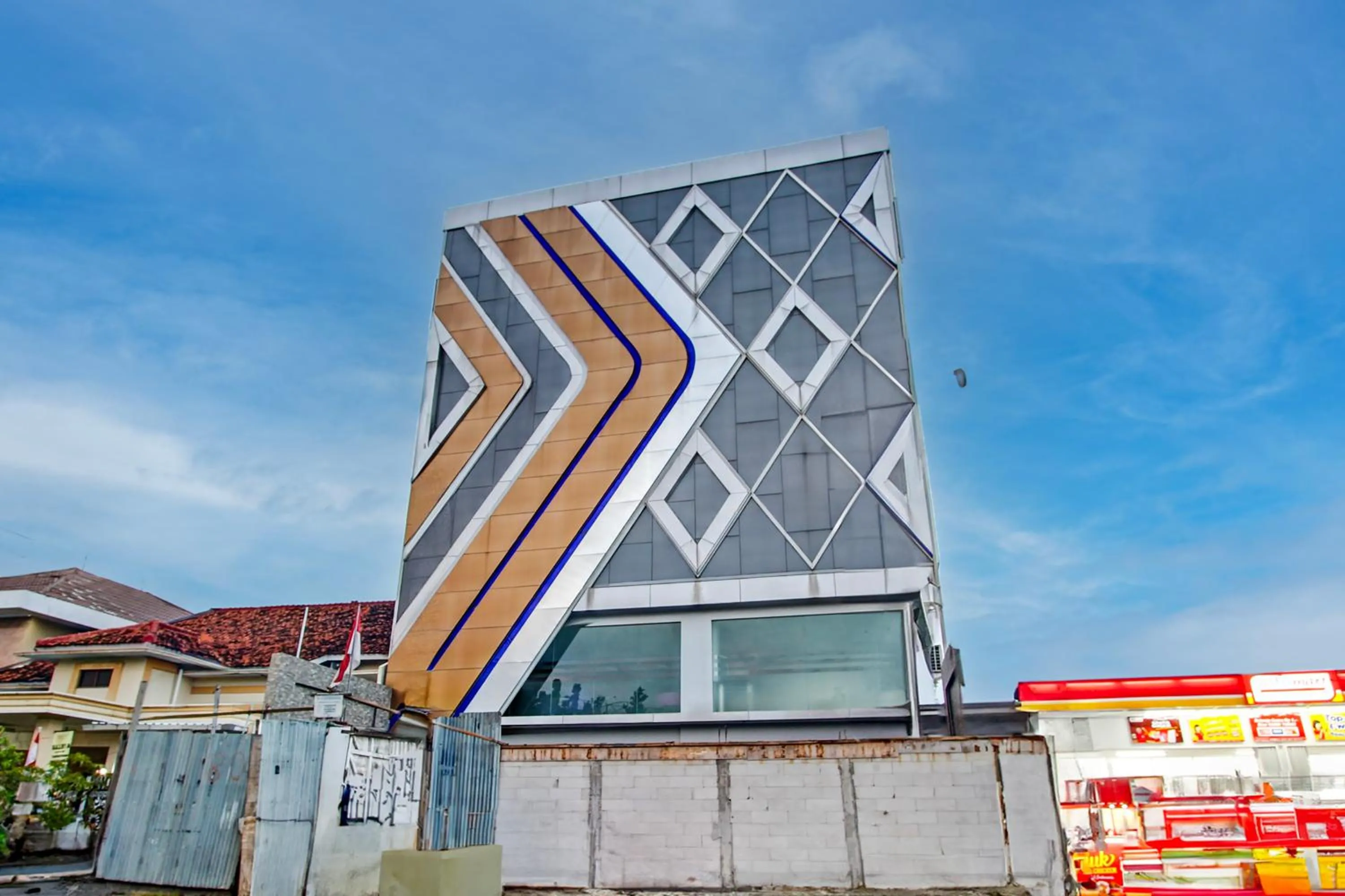Property building in Townhouse OAK Near The Park Mall Semarang Formerly Semarang Boutique Hotel
