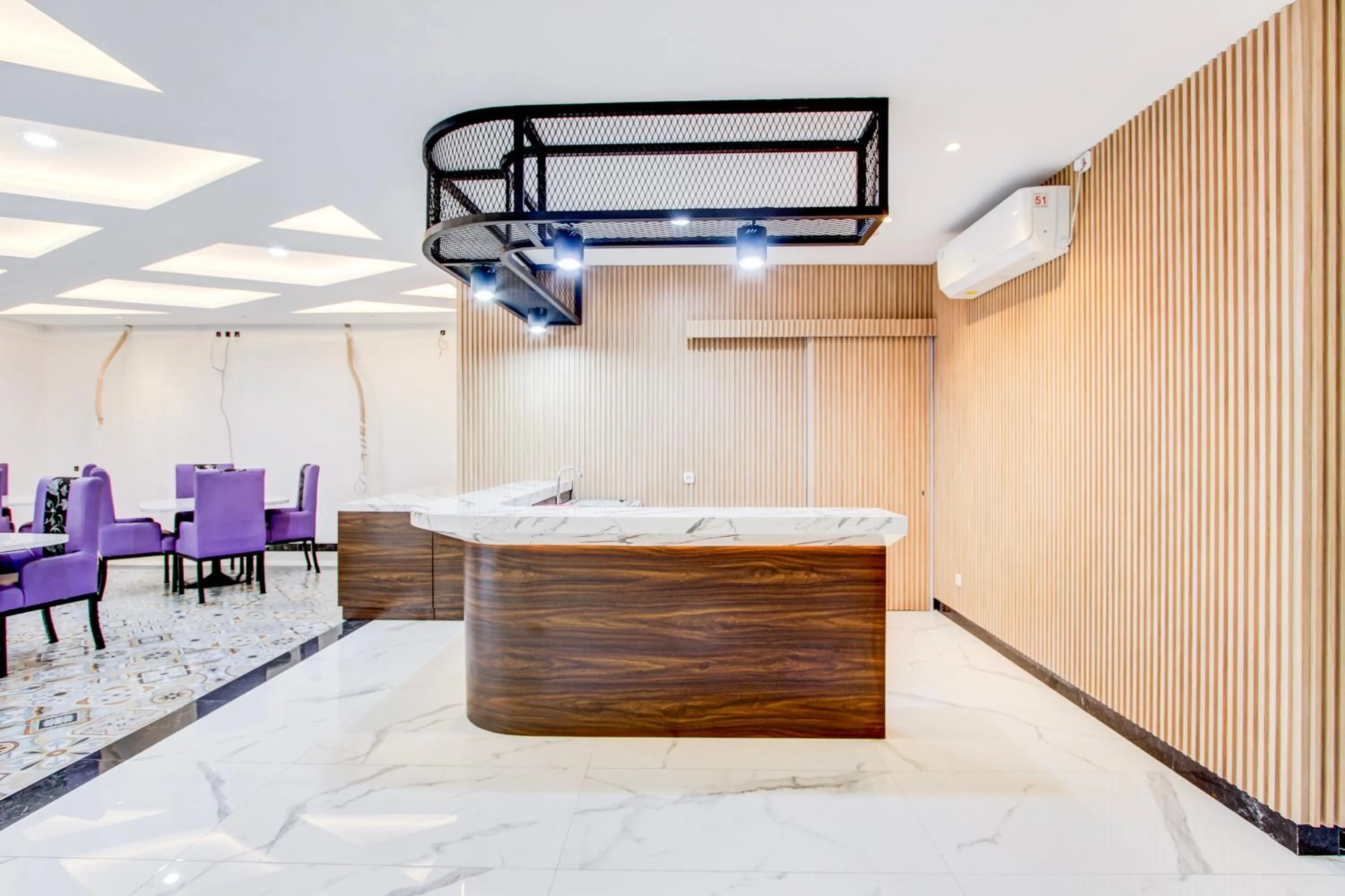 Lobby or reception in Townhouse OAK Near The Park Mall Semarang Formerly Semarang Boutique Hotel