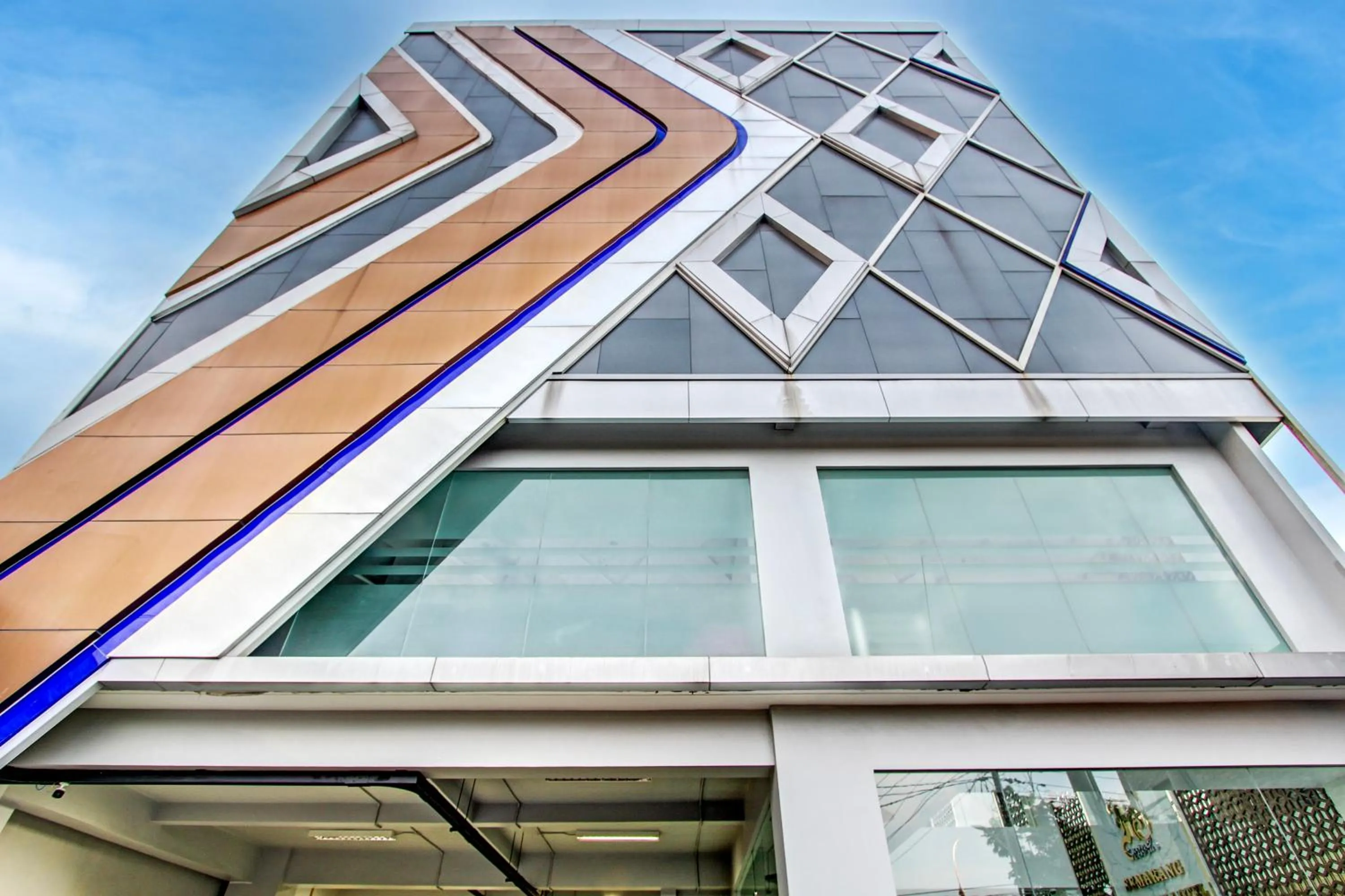 Property building in Townhouse OAK Near The Park Mall Semarang Formerly Semarang Boutique Hotel