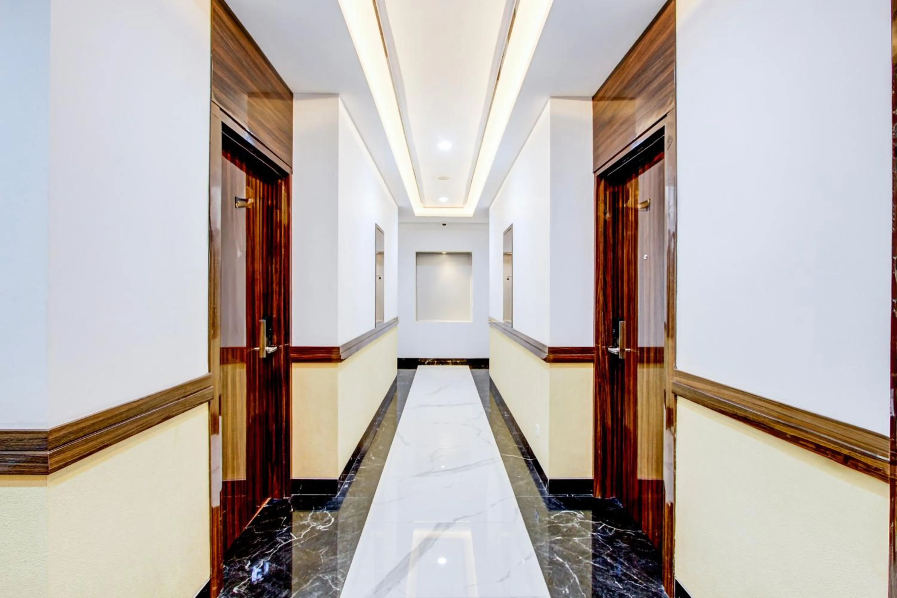 Lobby or reception in Townhouse OAK Near The Park Mall Semarang Formerly Semarang Boutique Hotel