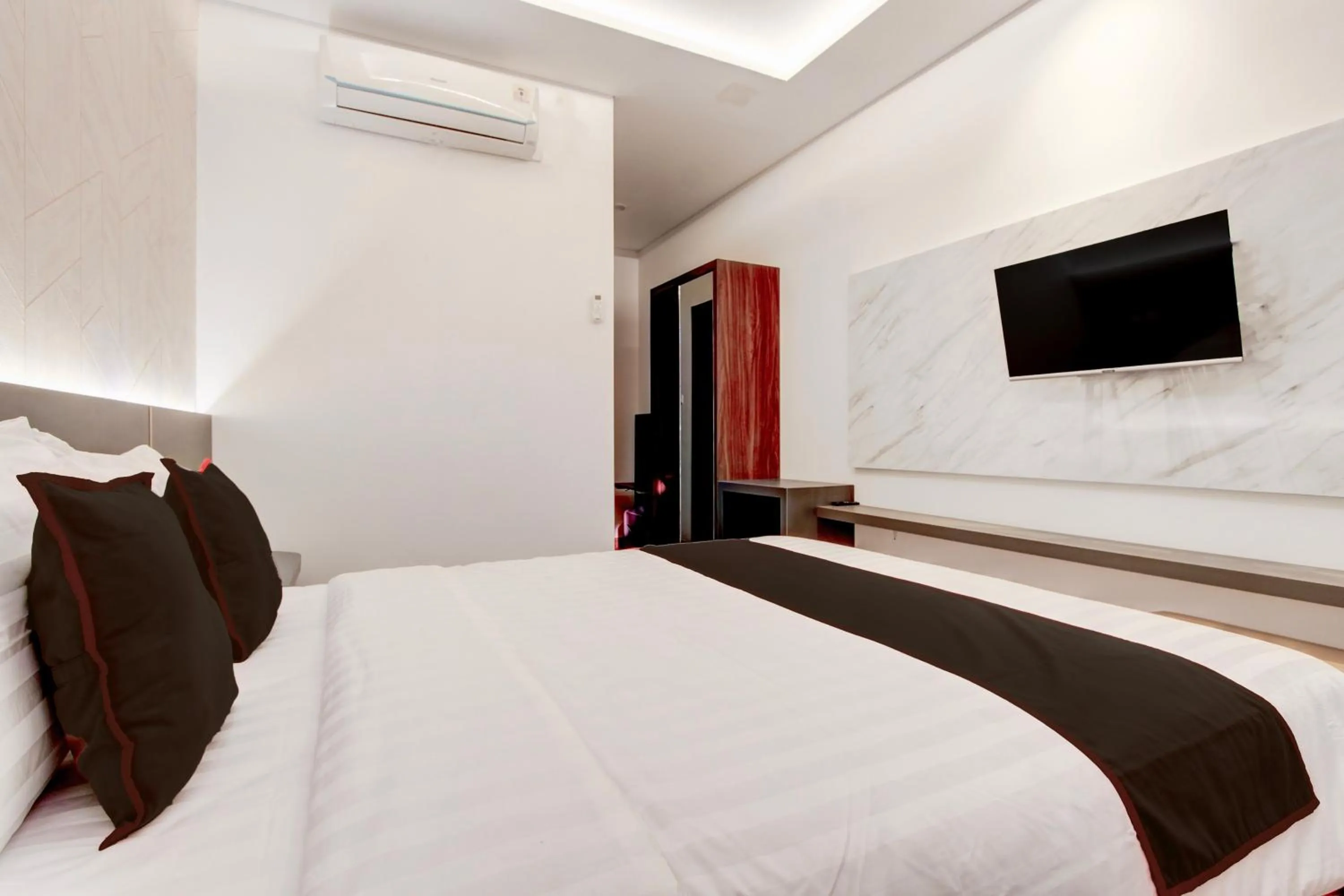Bedroom, Bed in Townhouse OAK Near The Park Mall Semarang Formerly Semarang Boutique Hotel