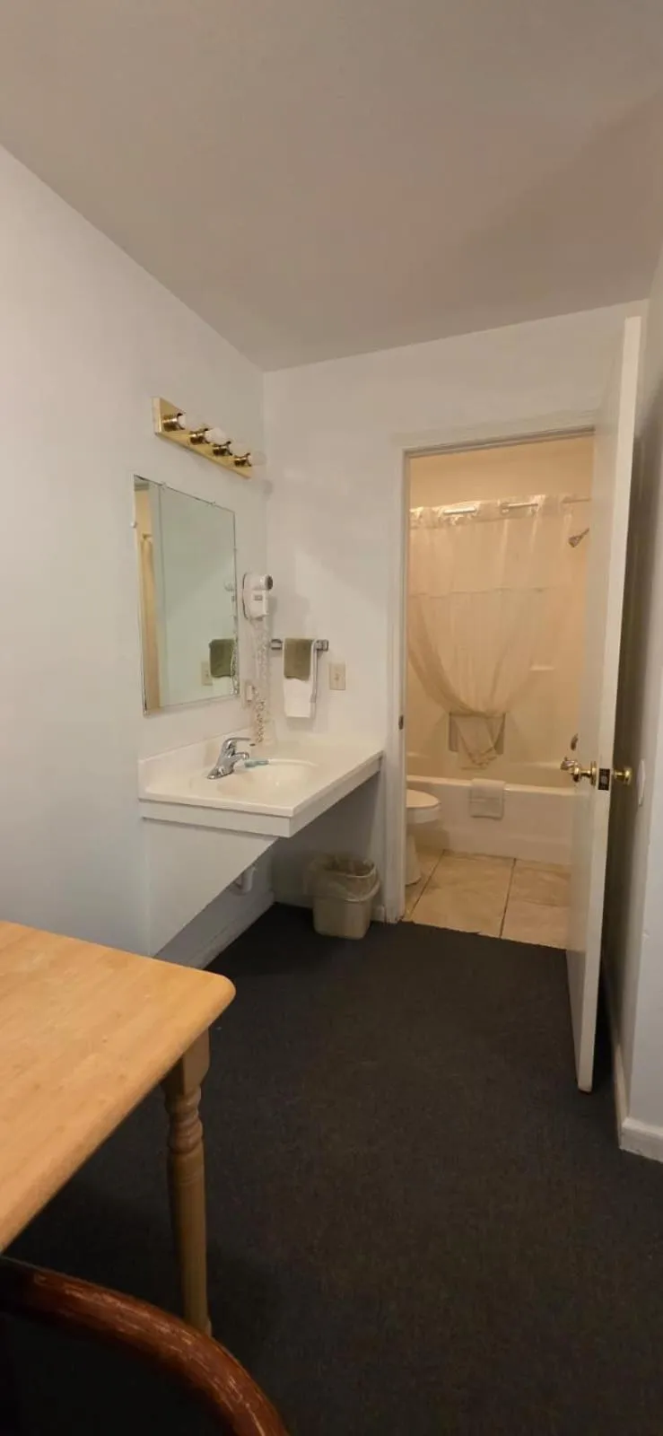 Bed in Country Inn Marion