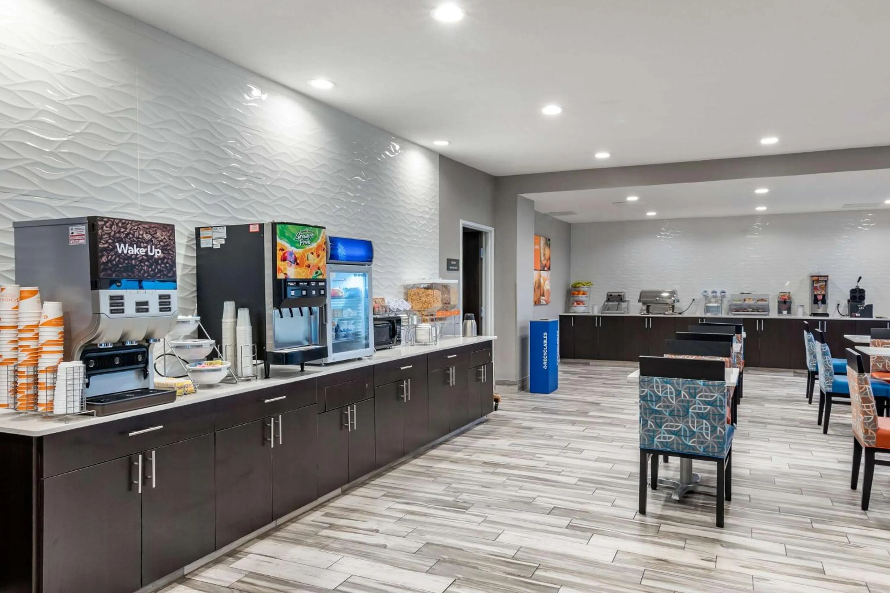 Breakfast in Comfort Inn & Suites Emporia