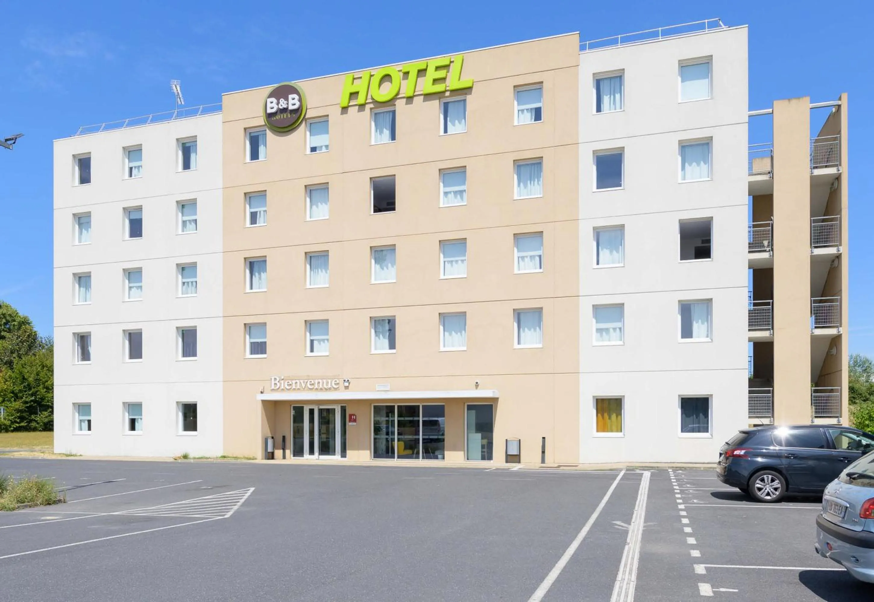 Property building in B&B HOTEL Lieusaint Carré Sénart