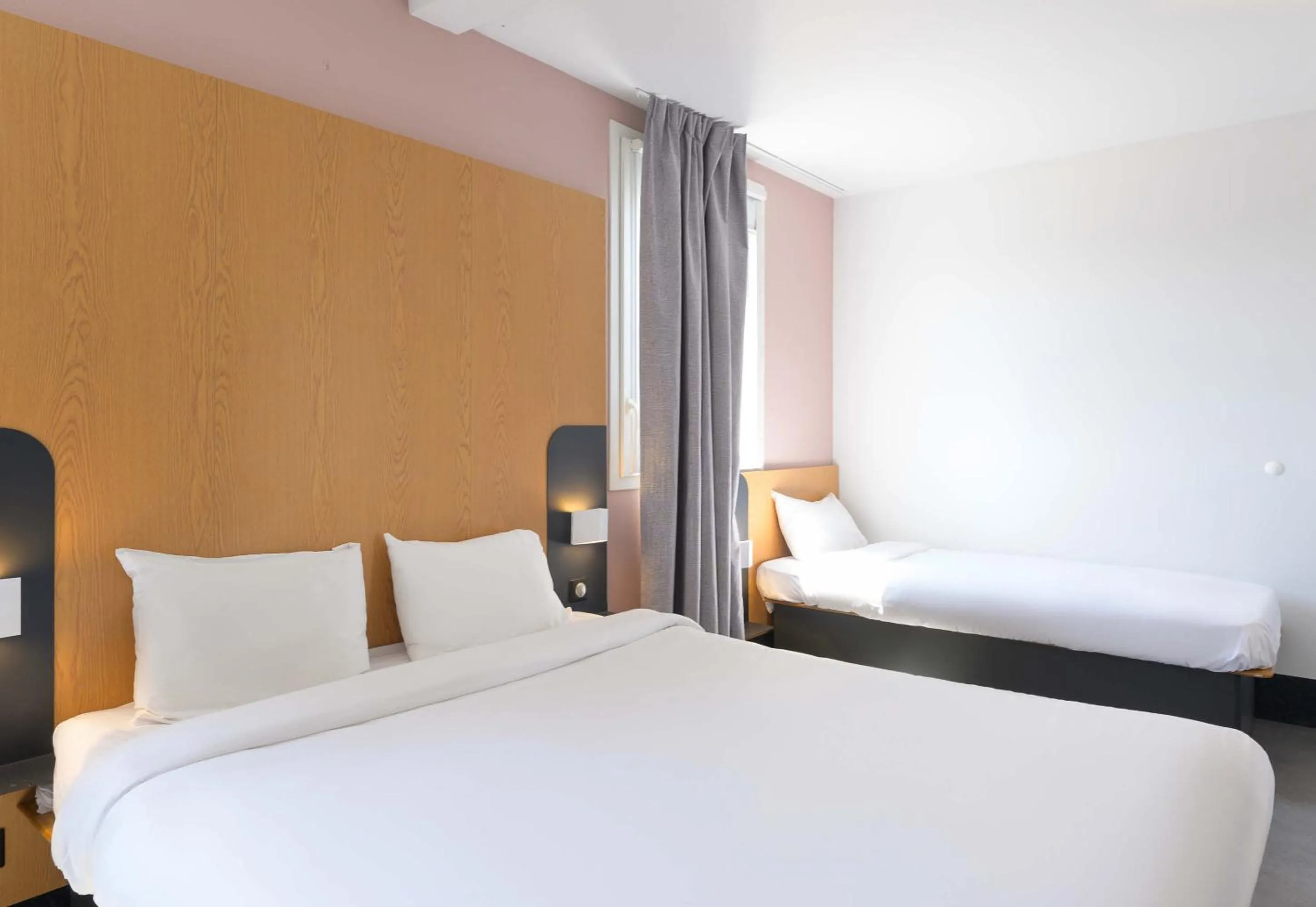 Bedroom, Bed in B&B HOTEL Lieusaint Carré Sénart