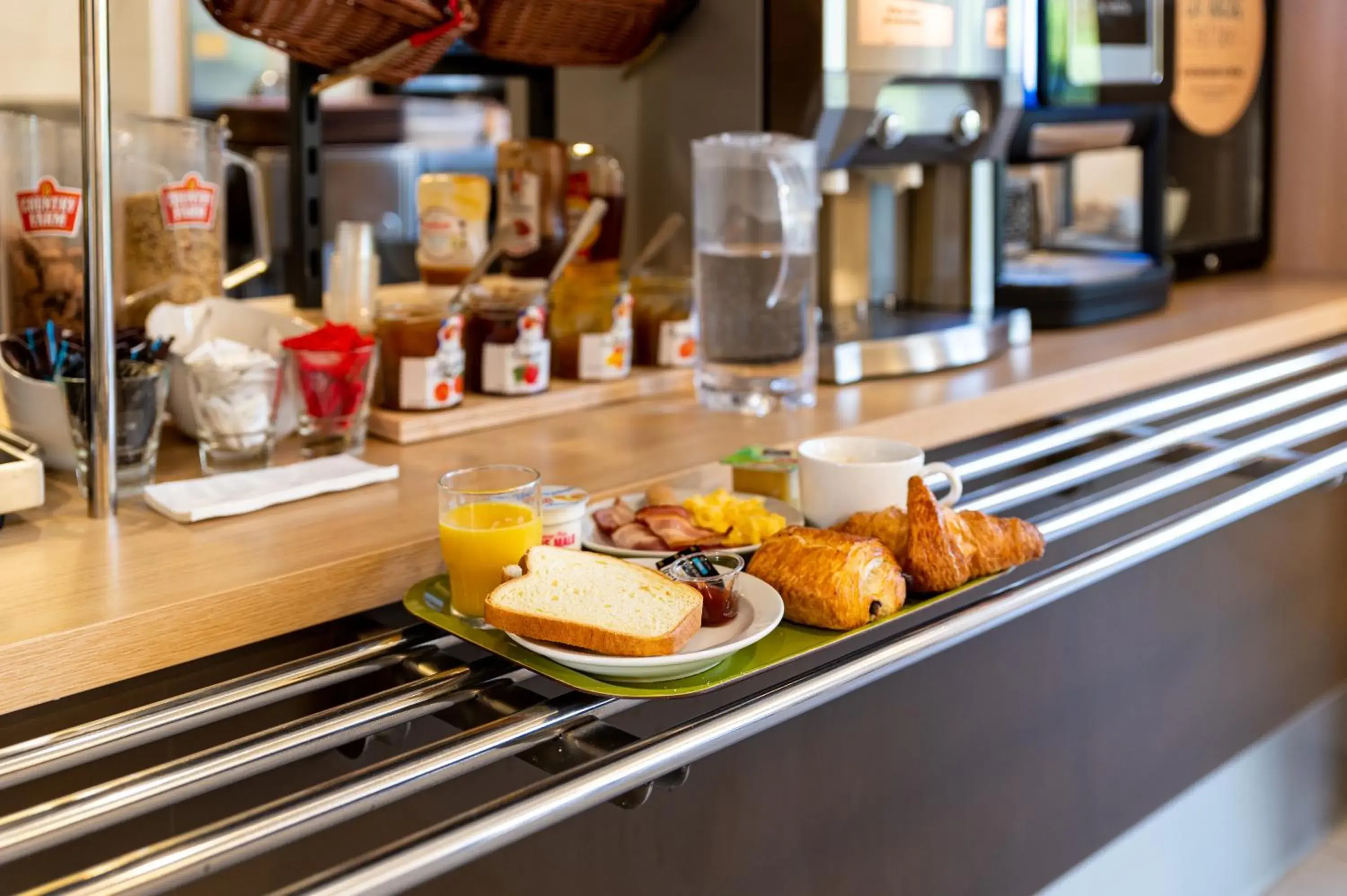 Buffet breakfast in B&B HOTEL Lieusaint Carré Sénart Buffet breakfast in B&B HOTEL Lieusaint Carré Sénart