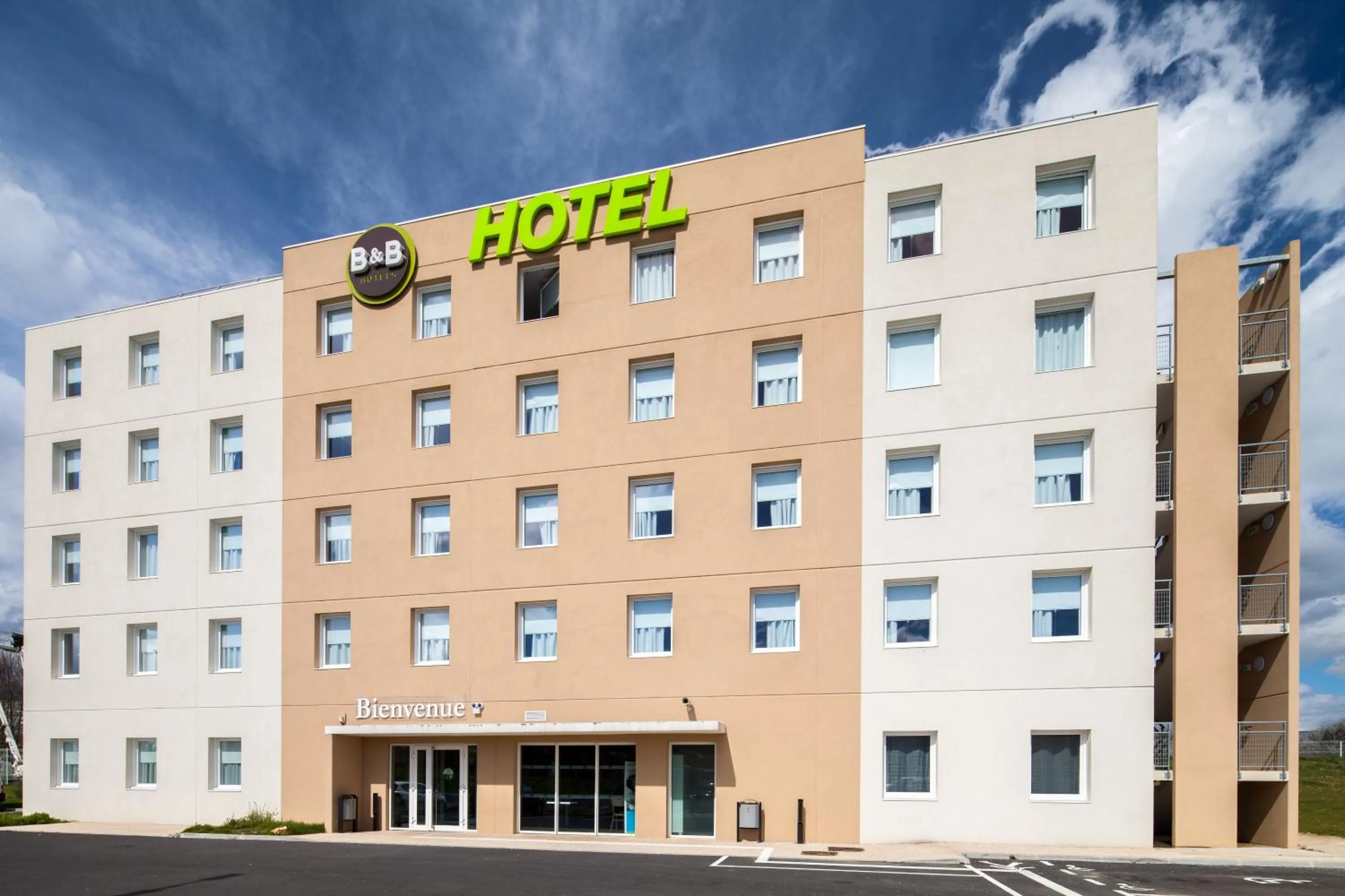 Property building in B&B HOTEL Lieusaint Carré Sénart