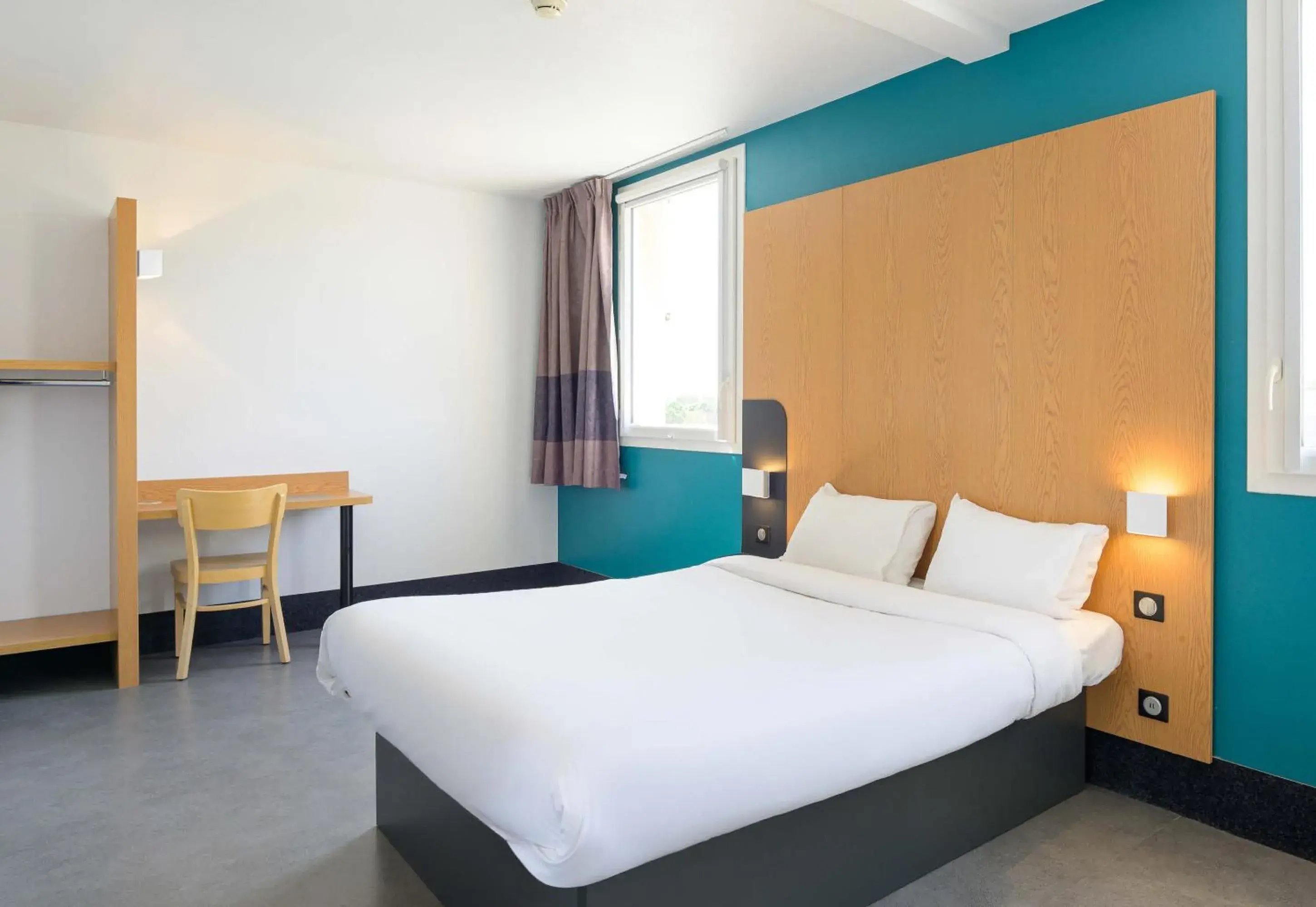 Double Room - Disability Access in B&B HOTEL Lieusaint Carré Sénart Double Room - Disability Access in B&B HOTEL Lieusaint Carré Sénart