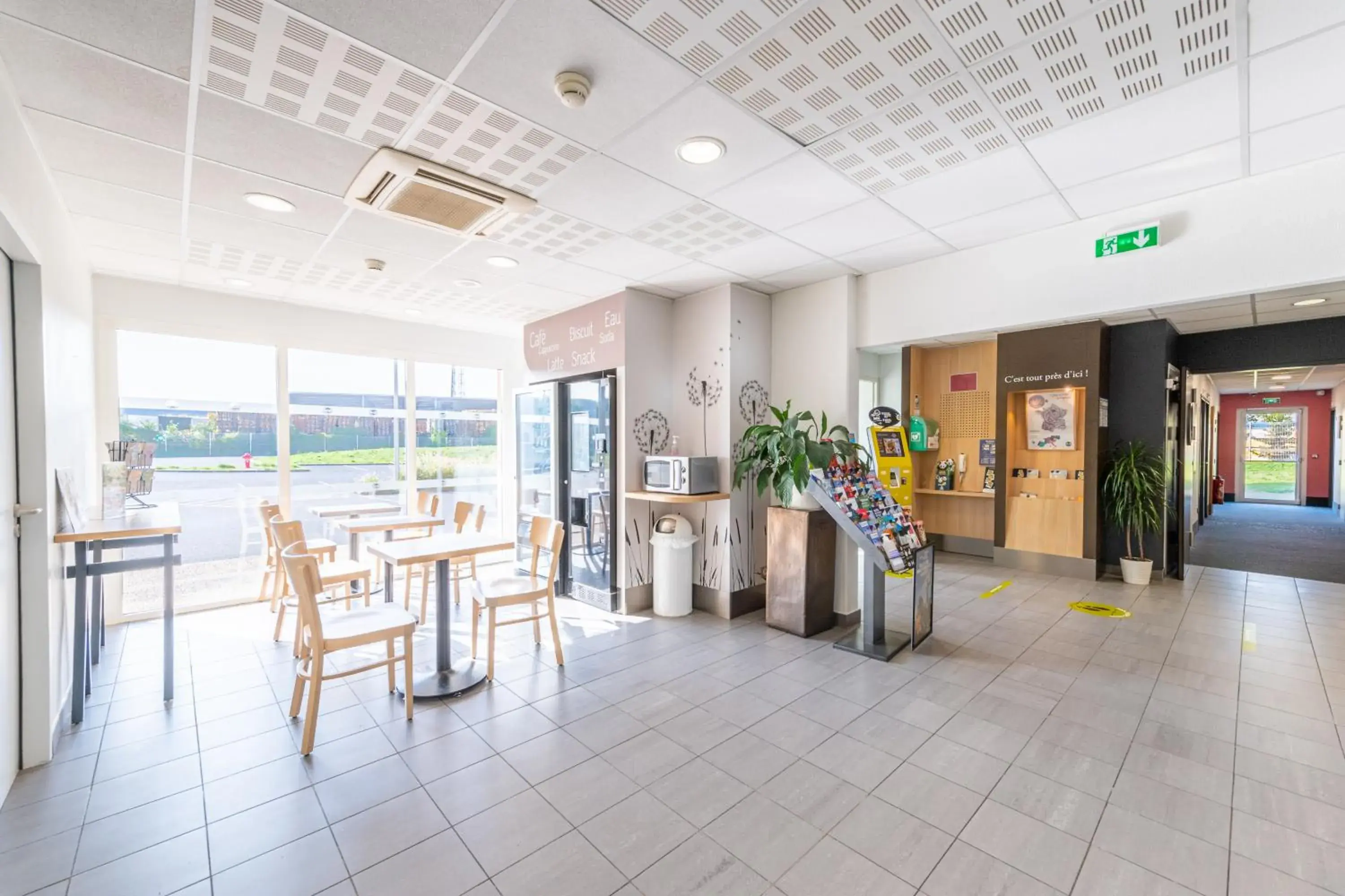 Buffet breakfast in B&B HOTEL Lieusaint Carré Sénart Buffet breakfast in B&B HOTEL Lieusaint Carré Sénart