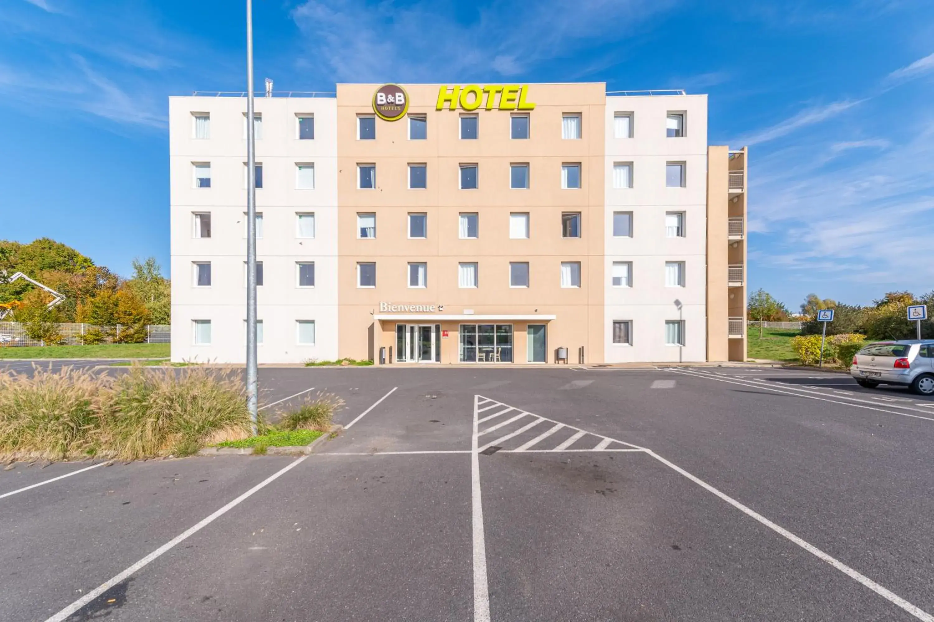 Property building in B&B HOTEL Lieusaint Carré Sénart Property building in B&B HOTEL Lieusaint Carré Sénart