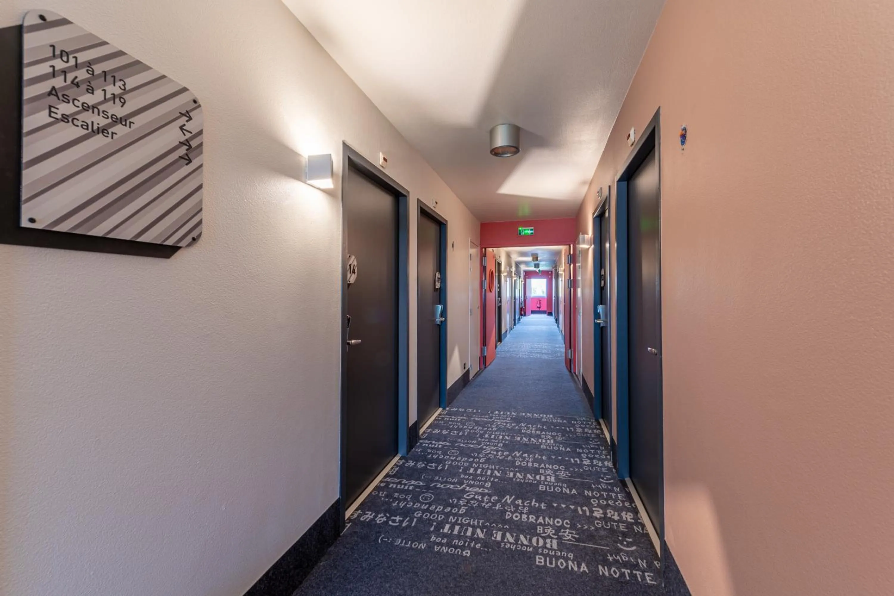 Decorative detail in B&B HOTEL Lieusaint Carré Sénart