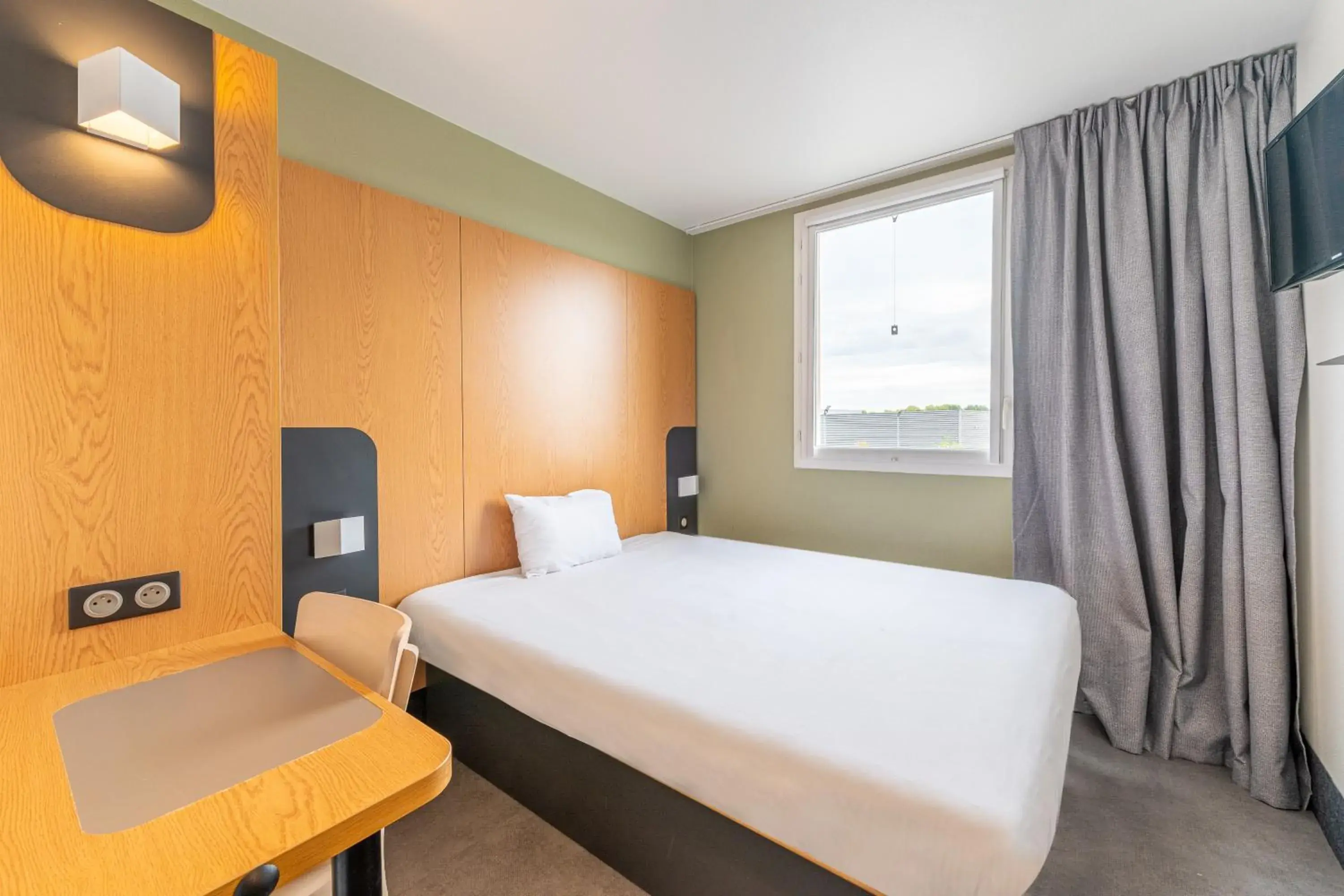 Bedroom, Bed in B&B HOTEL Lieusaint Carré Sénart Bedroom, Bed in B&B HOTEL Lieusaint Carré Sénart