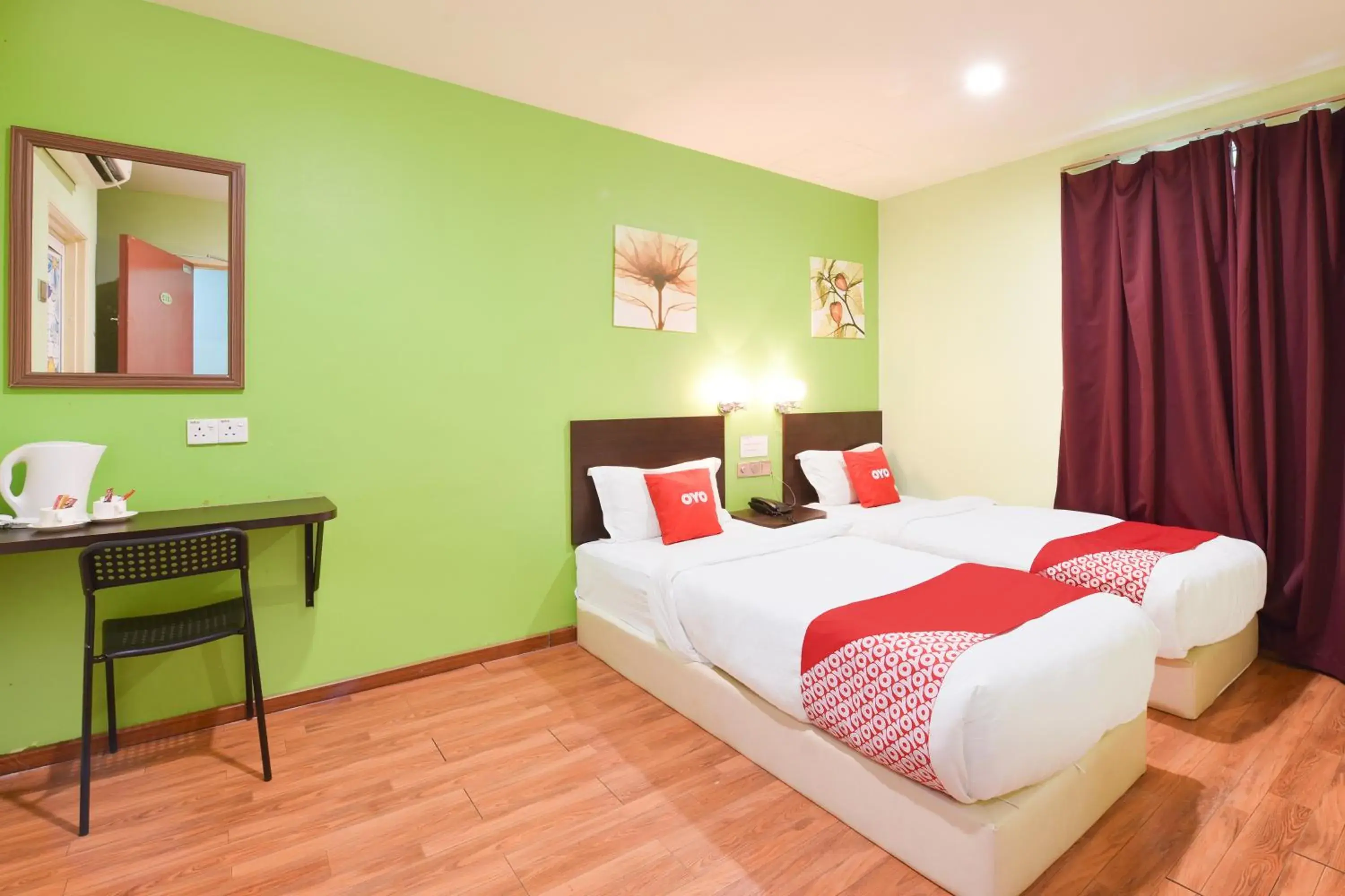 Deluxe Twin Room in Dancenter G Home Hotel Deluxe Twin Room in Dancenter G Home Hotel